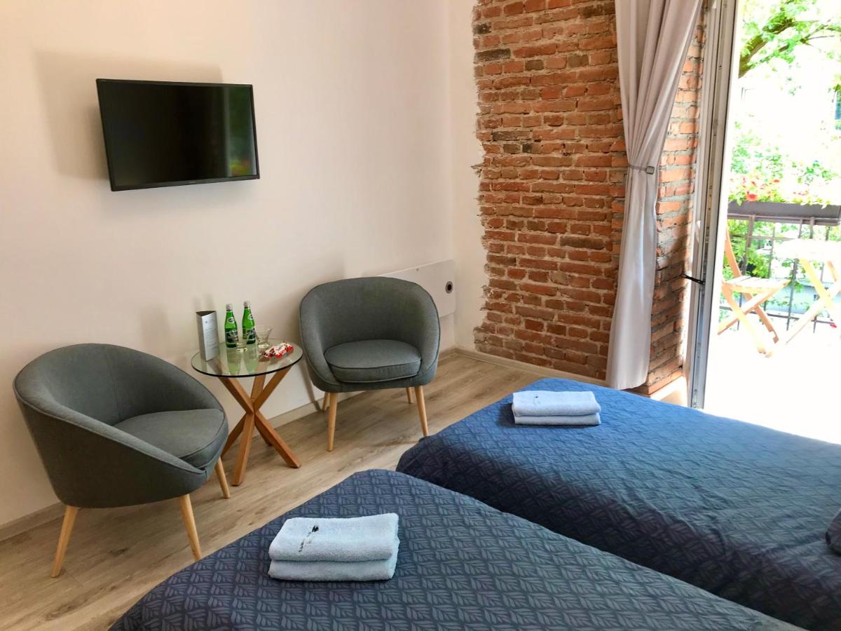 Double Room with Balcony - Photo 6