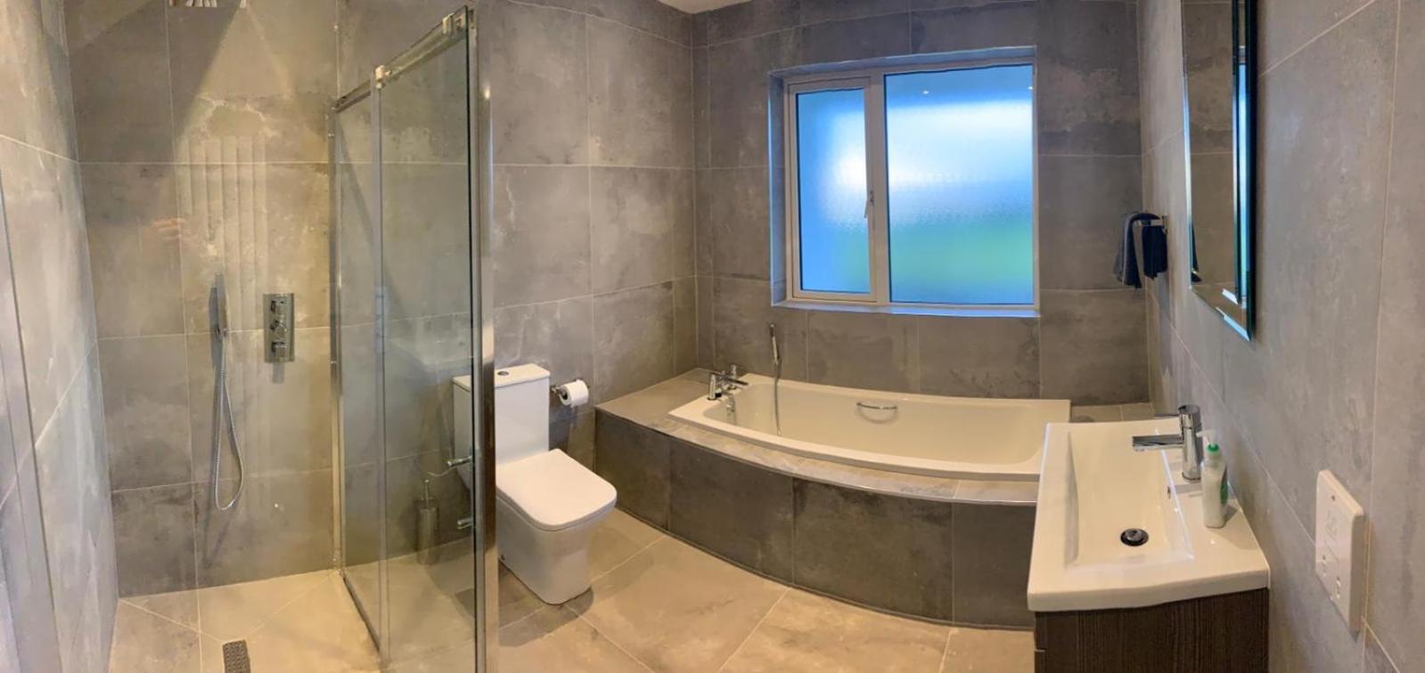 Six-Bedroom House - Photo 65