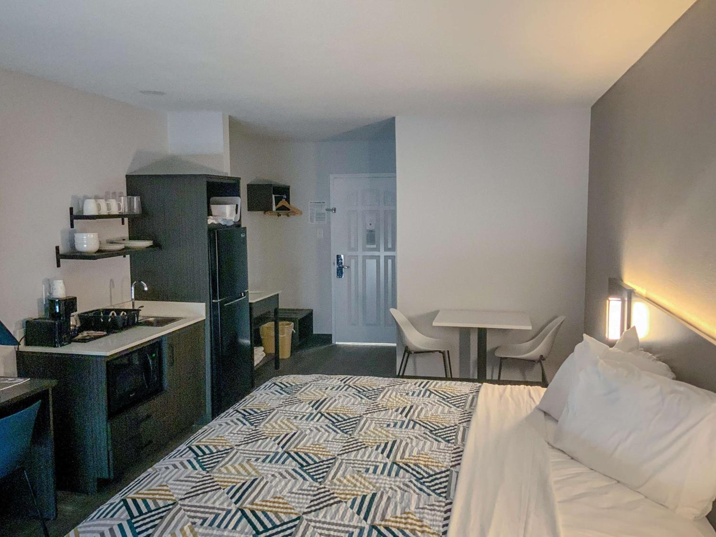 Deluxe Quadruple Room - Smoking - Photo 1