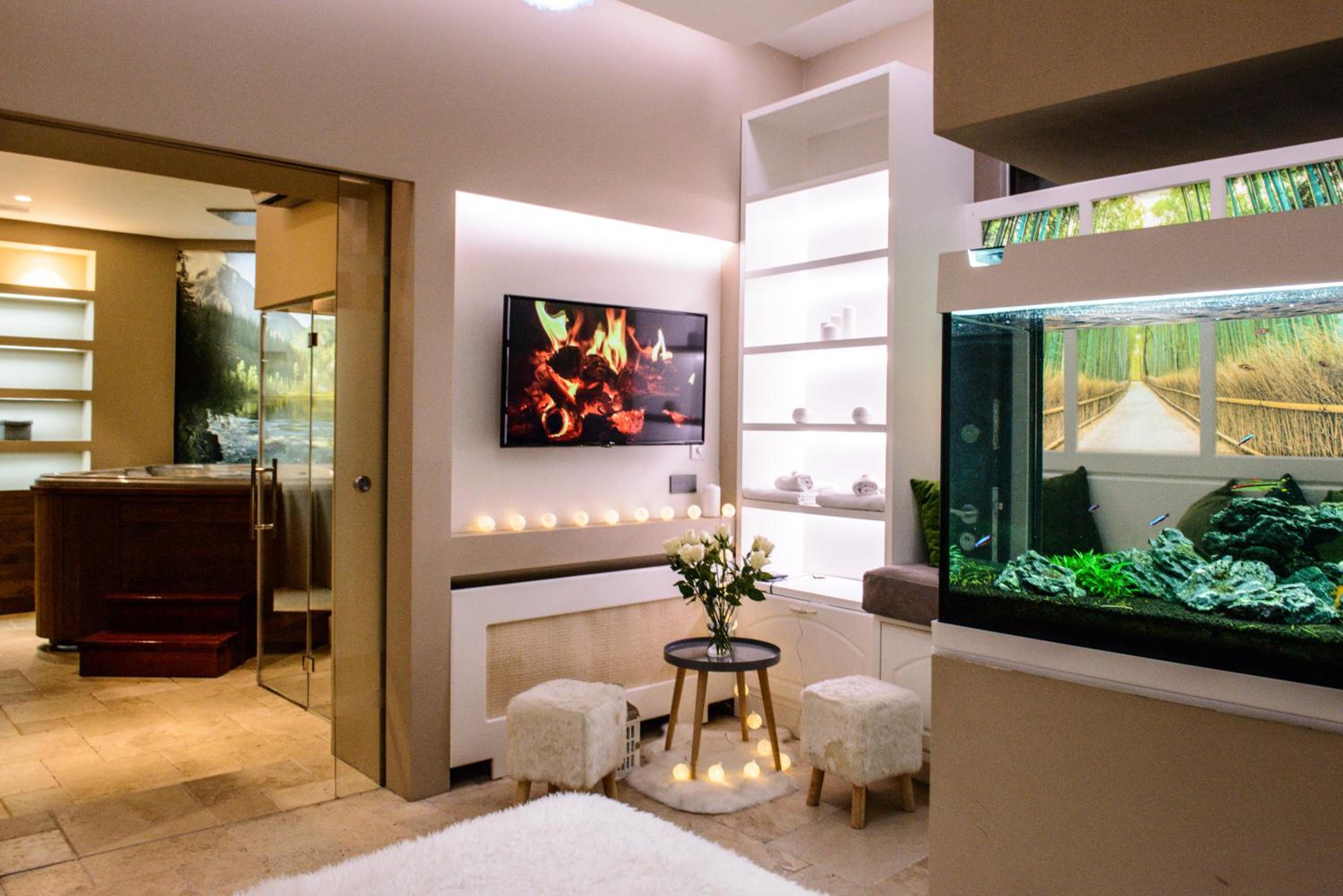 Deluxe Double Room with Spa Bath and Sauna - Photo 9