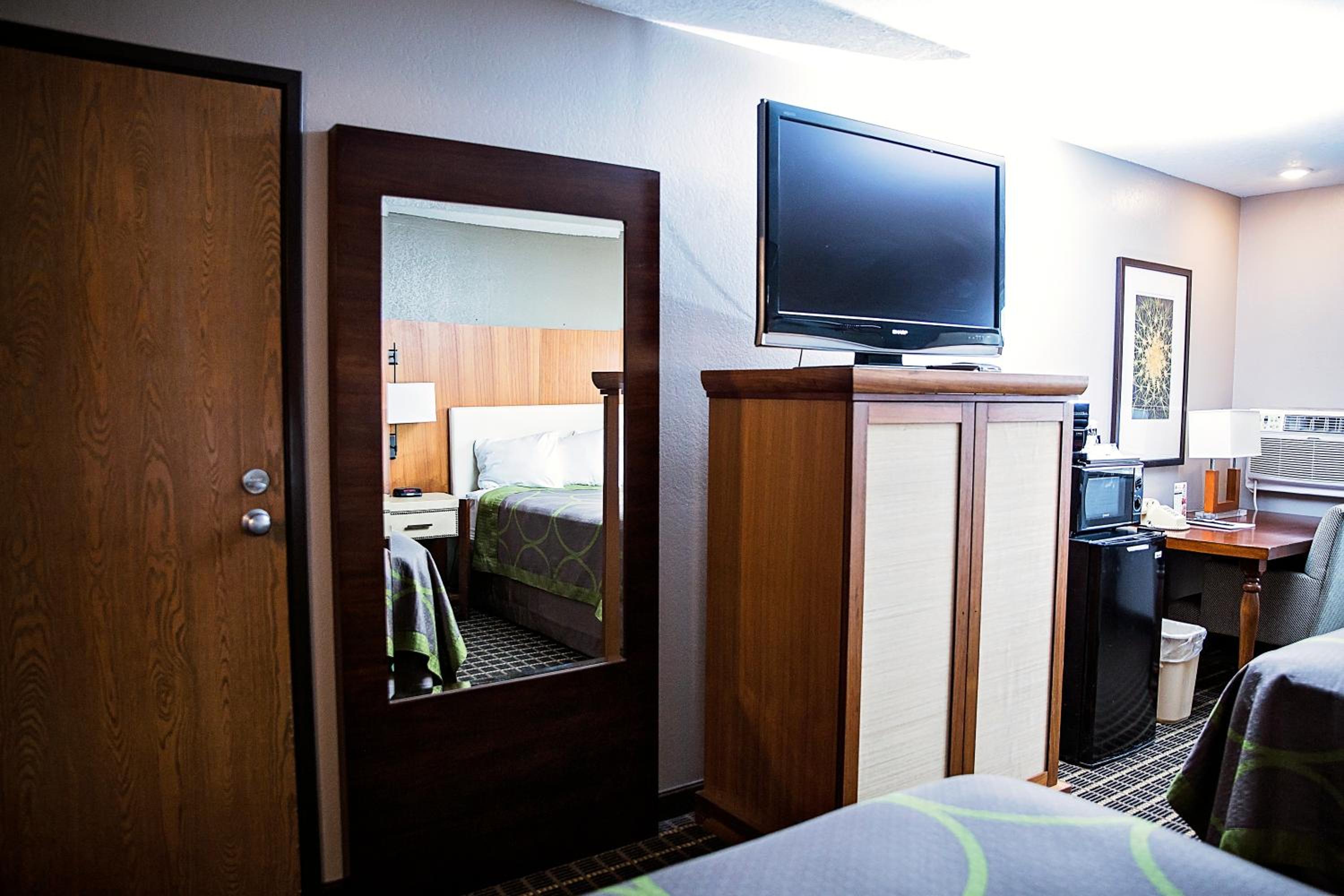Deluxe Double Room with Two Double Beds - Non-Smoking - Photo 4