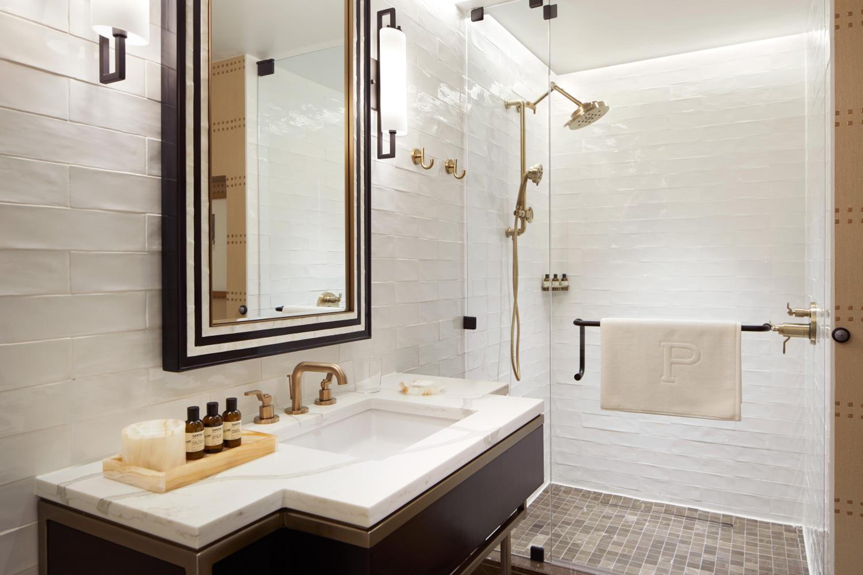 Deluxe King Room - Photo 6