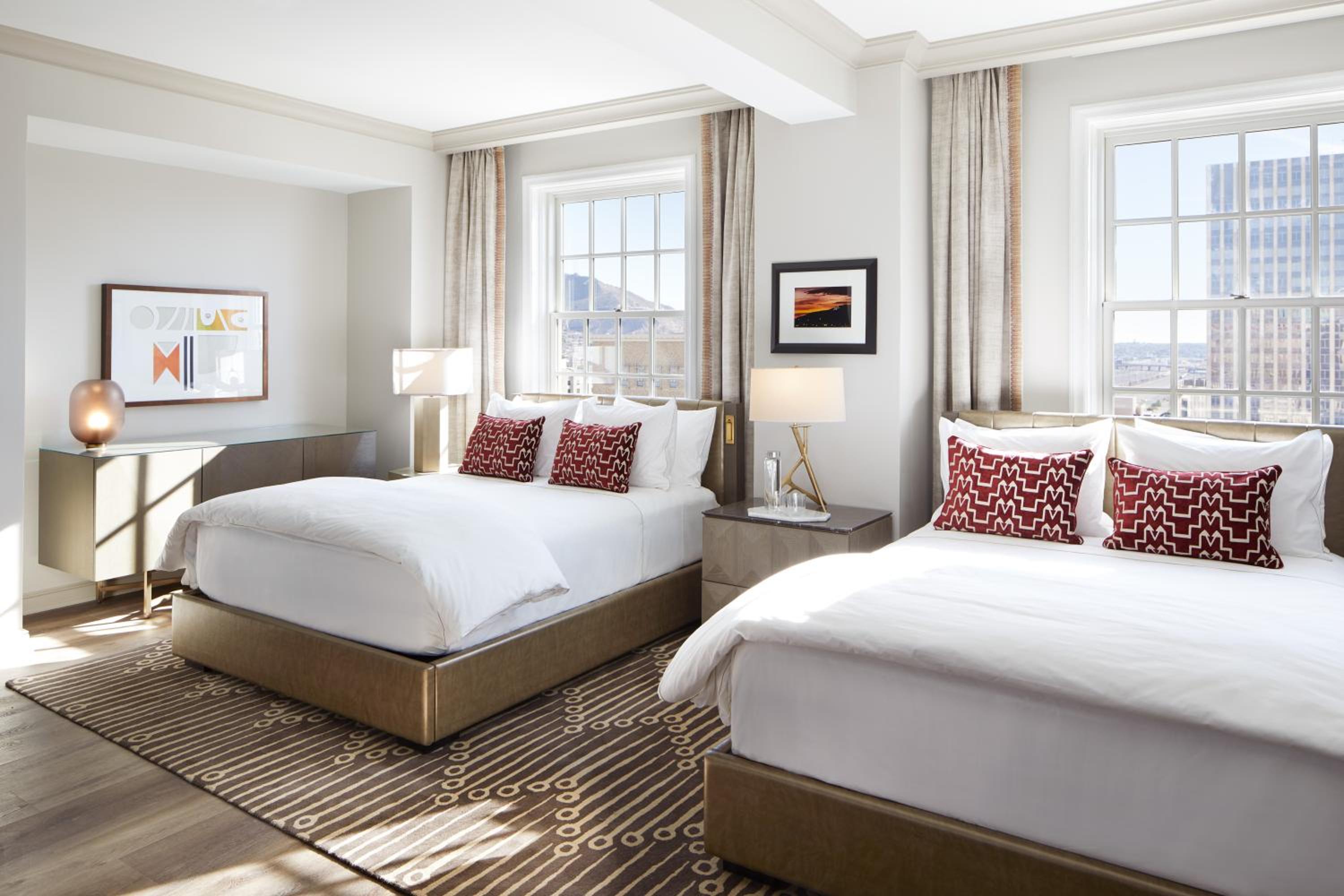 Deluxe Queen Room with Two Queen Beds - Photo 9