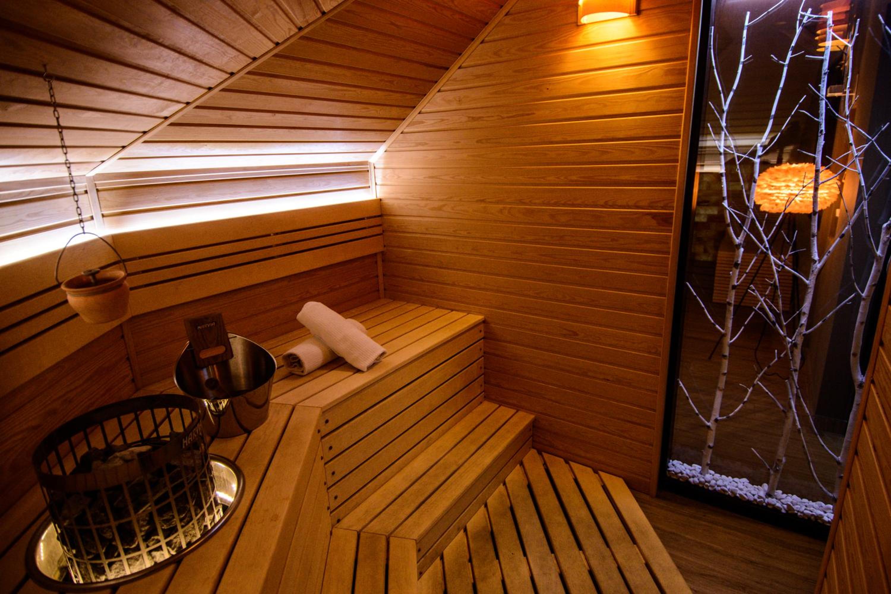 Suite with Spa Bath - Photo 13