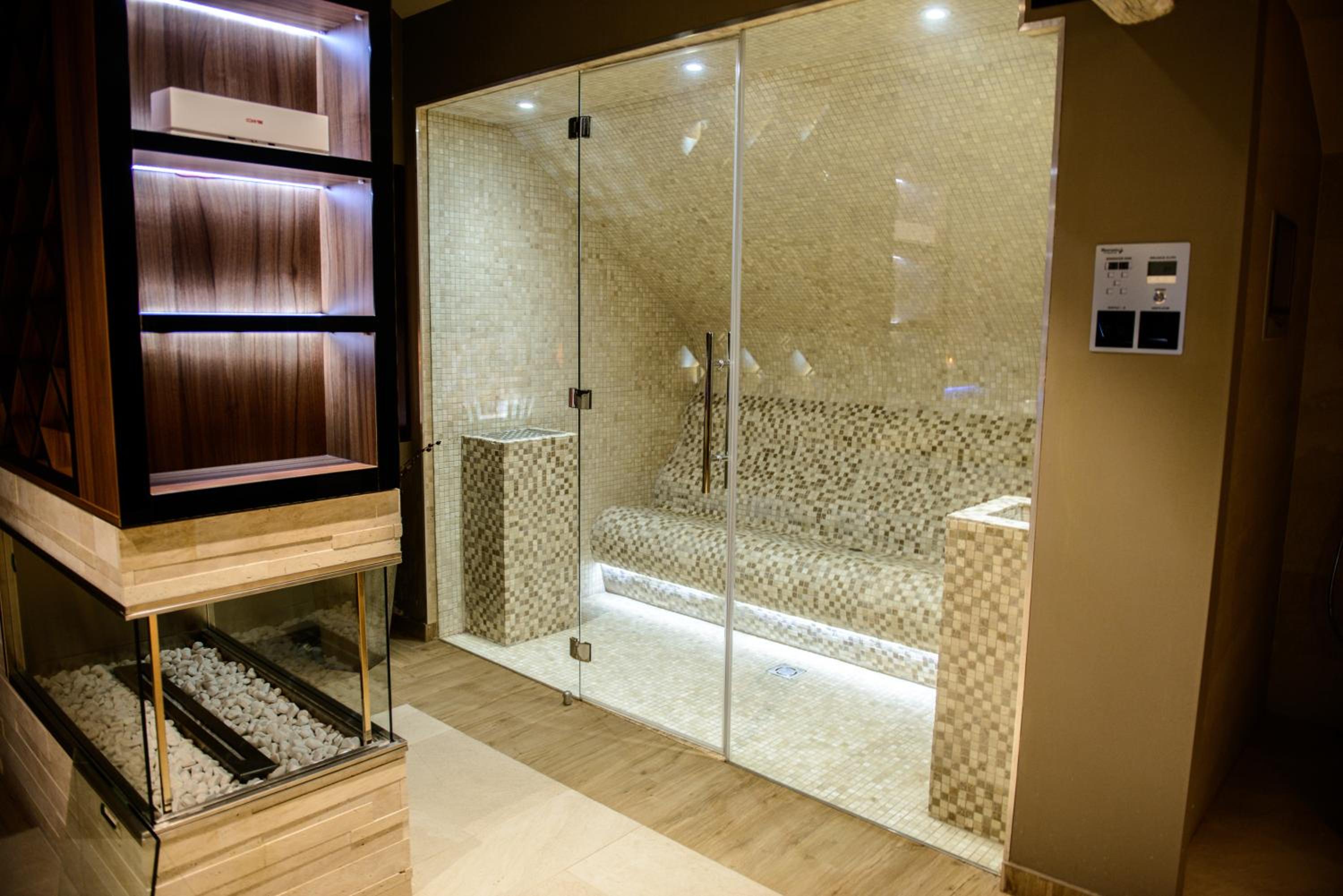 Suite with Spa Bath - Photo 23