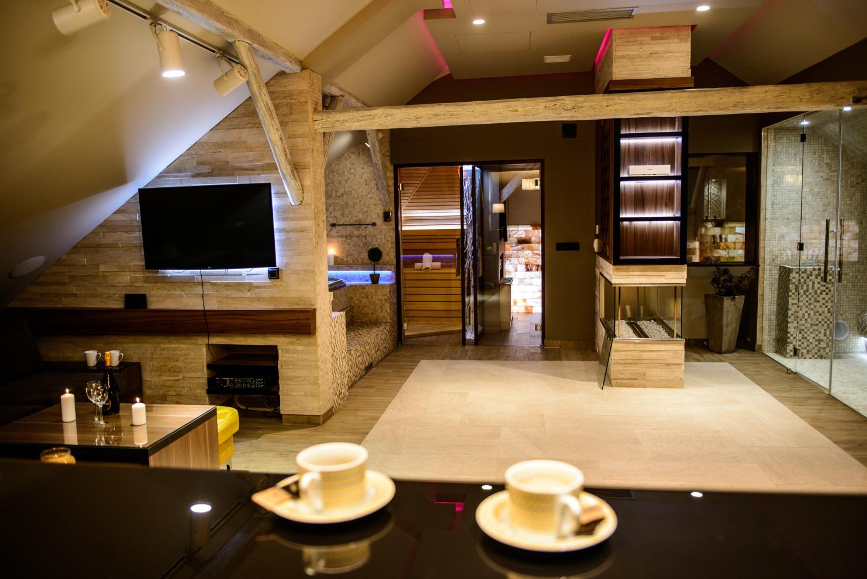 Suite with Spa Bath - Photo 21