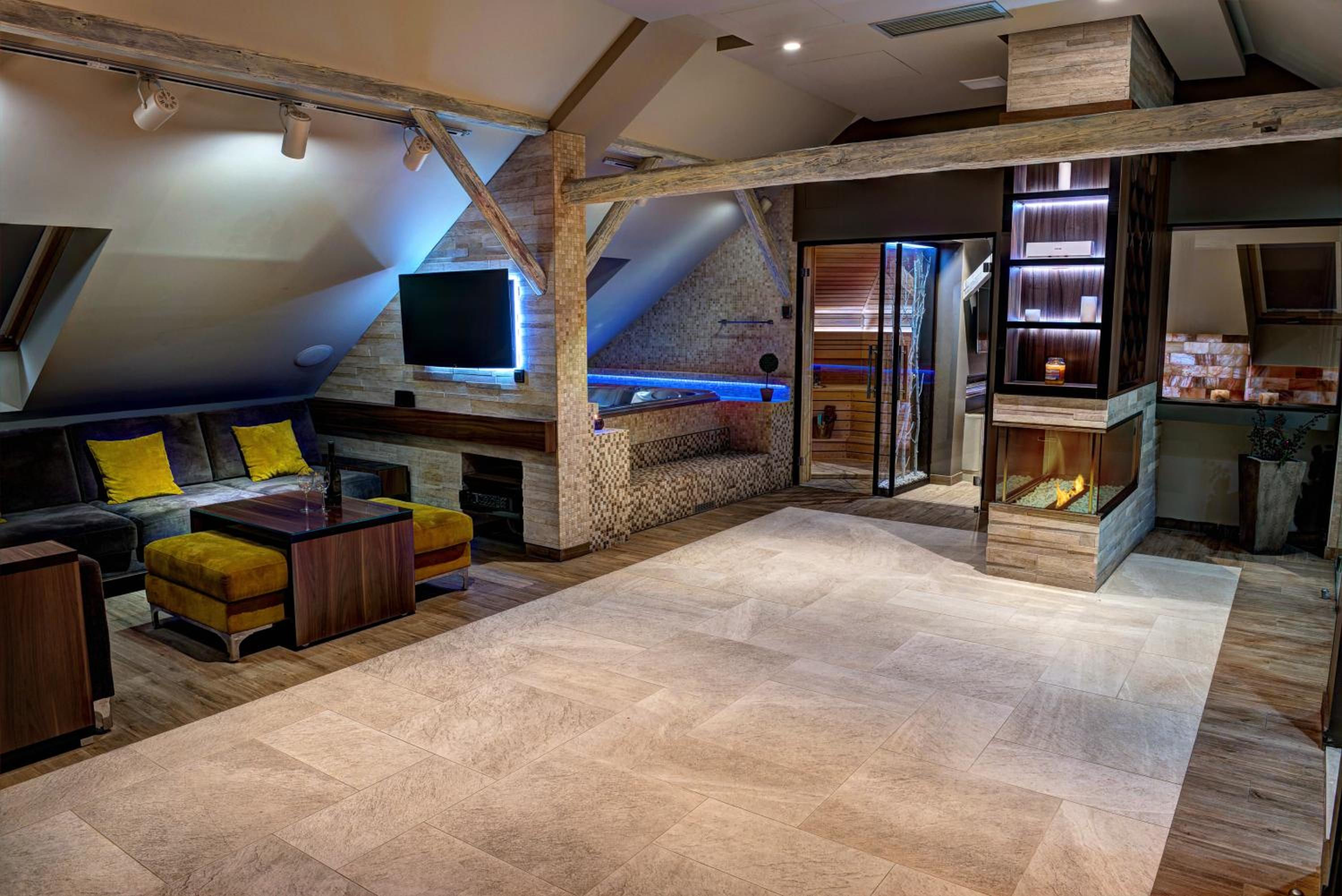 Suite with Spa Bath - Photo 12