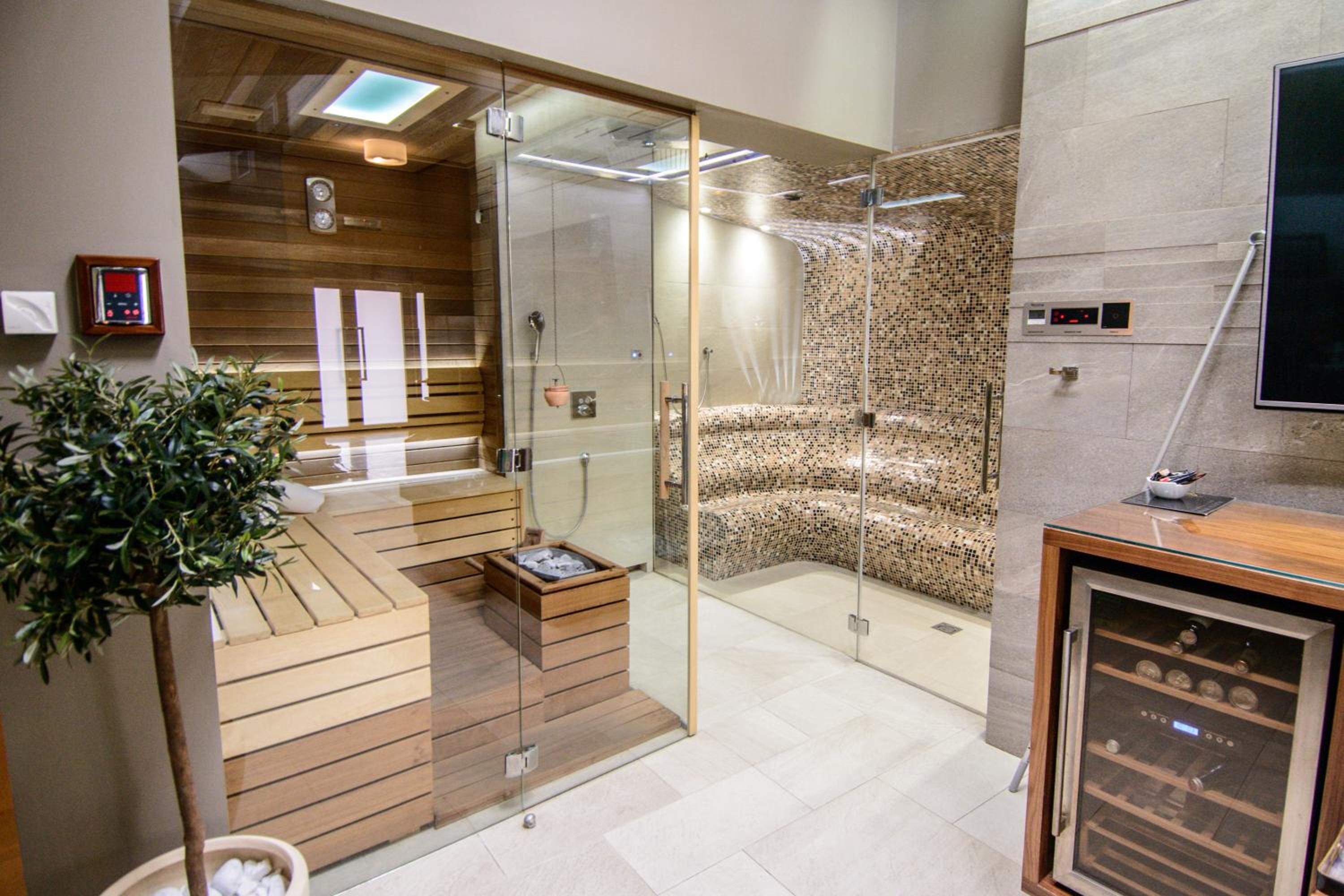 One-Bedroom Suite with Private Pool and Sauna - Photo 6