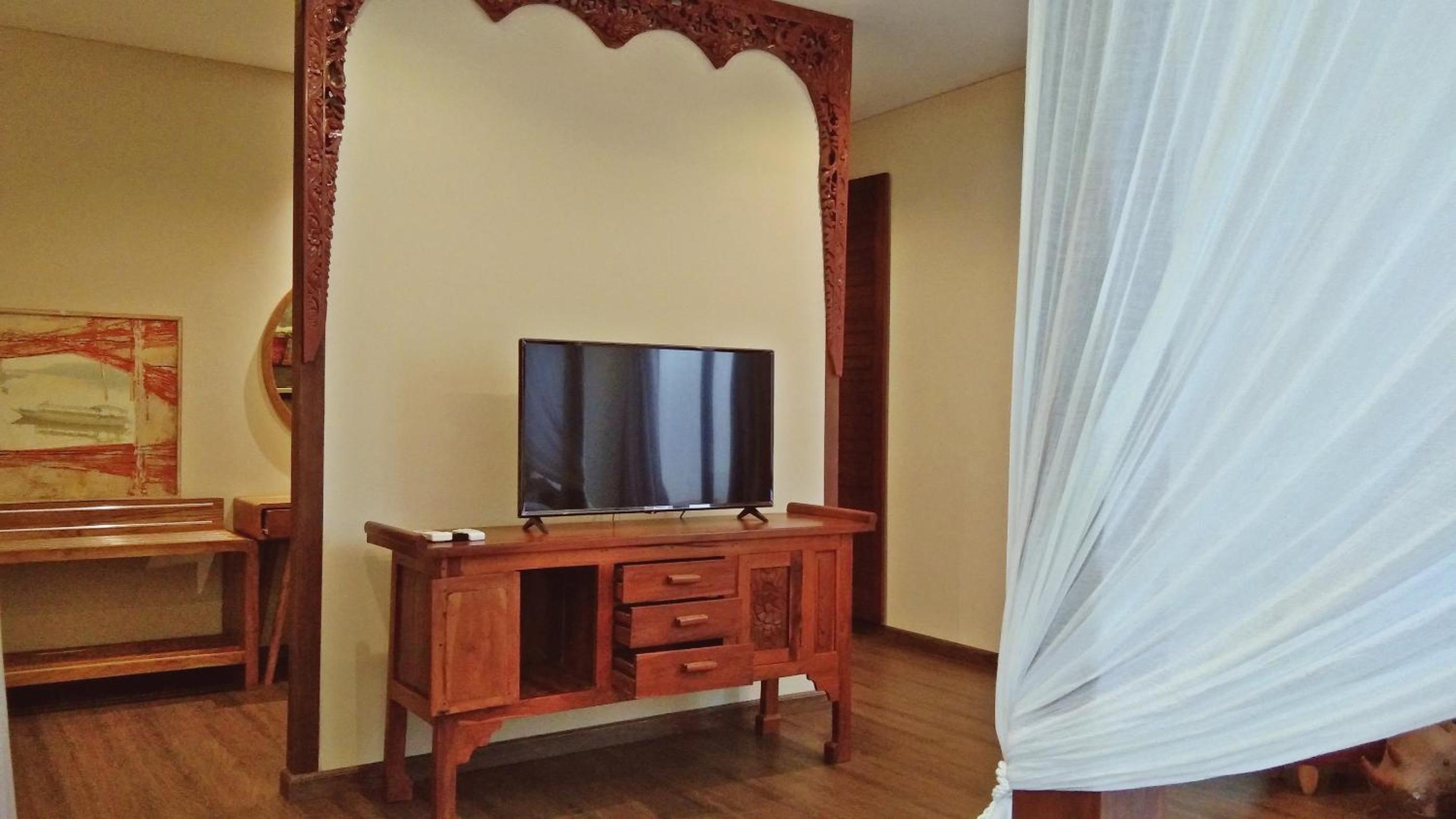 Three-Bedroom Villa with Private Pool - Villa Aku - Photo 28