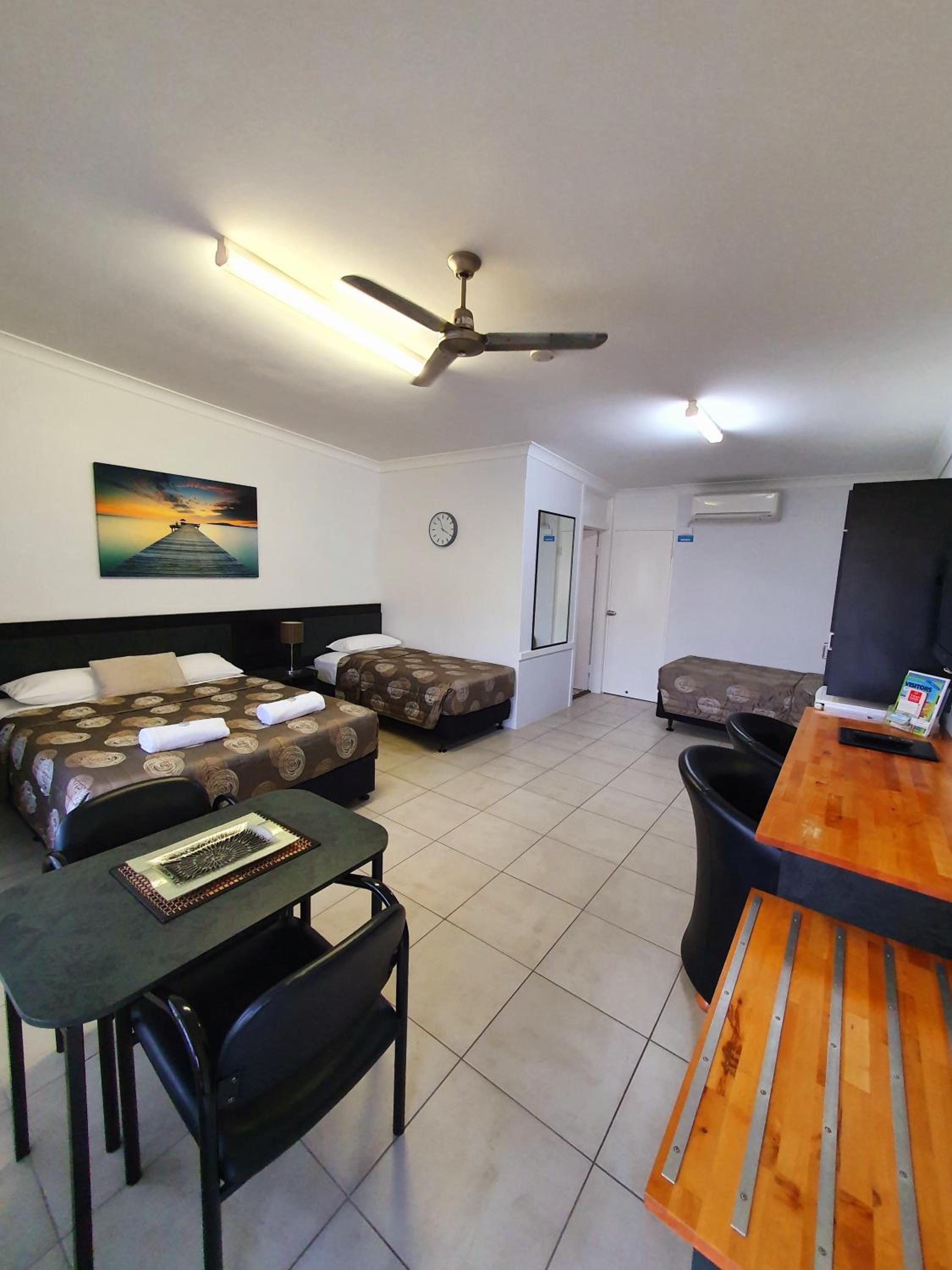 Standard Family Room photo 1