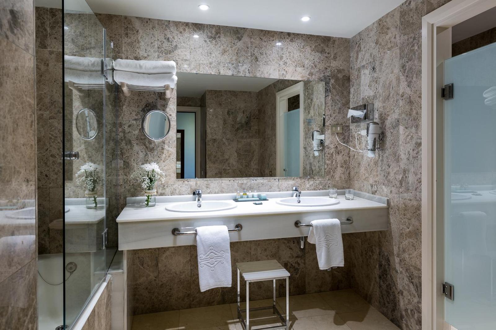 Standard Double Room - Photo 2
