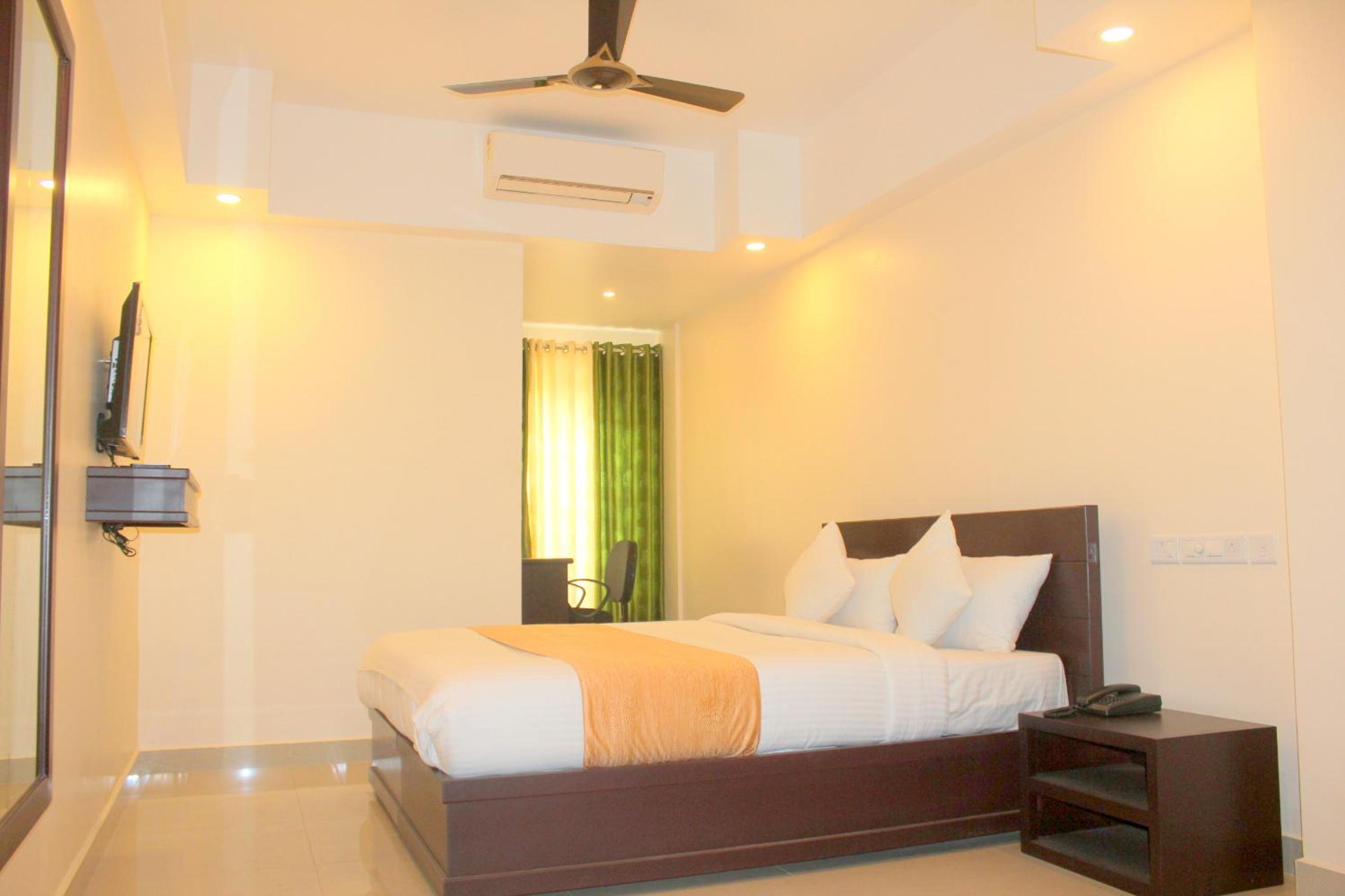 Deluxe Double Room - Photo 9