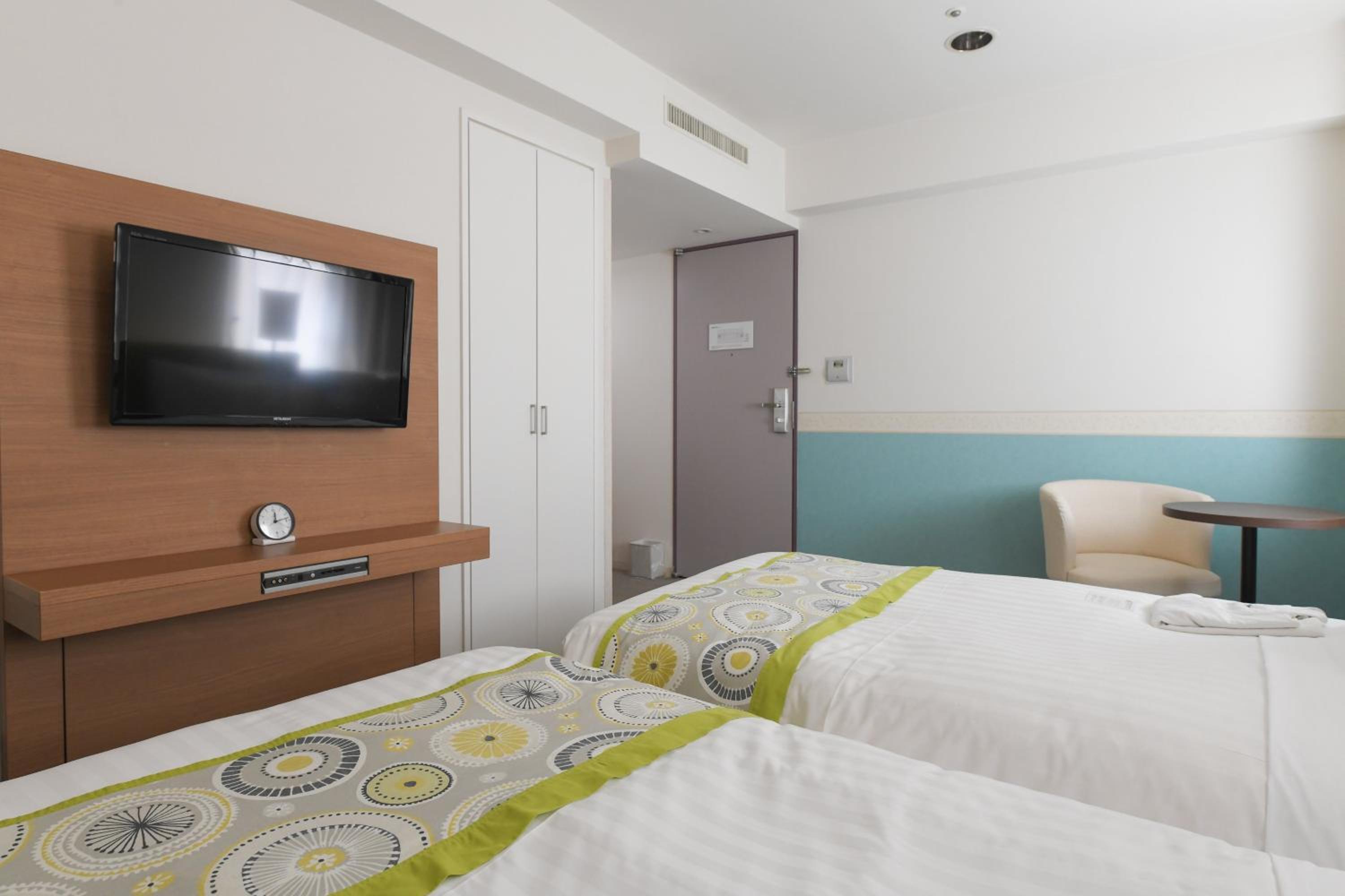 Premium Twin Room - Photo 2