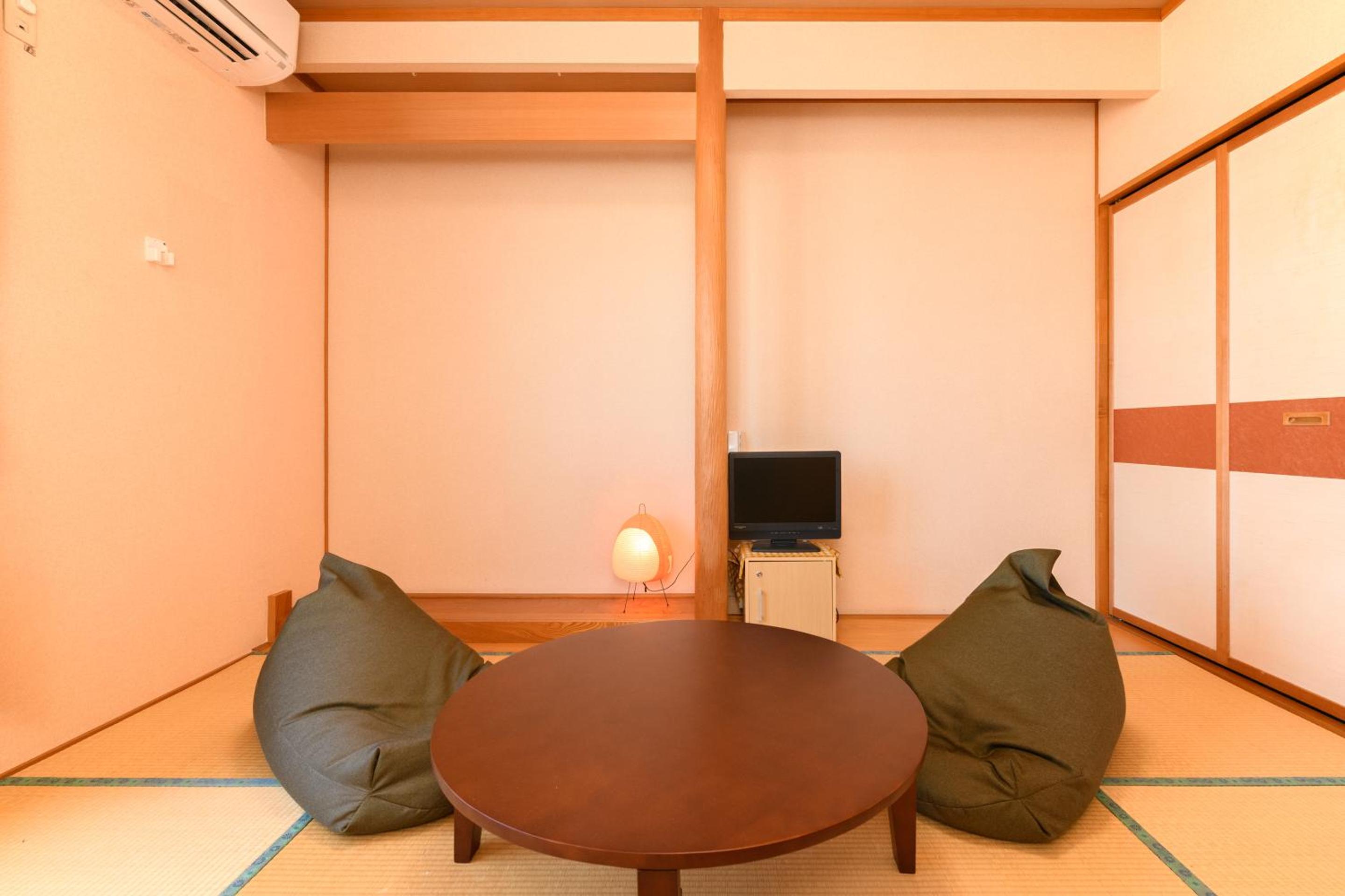 Basic Triple Room with Shared Bathroom
