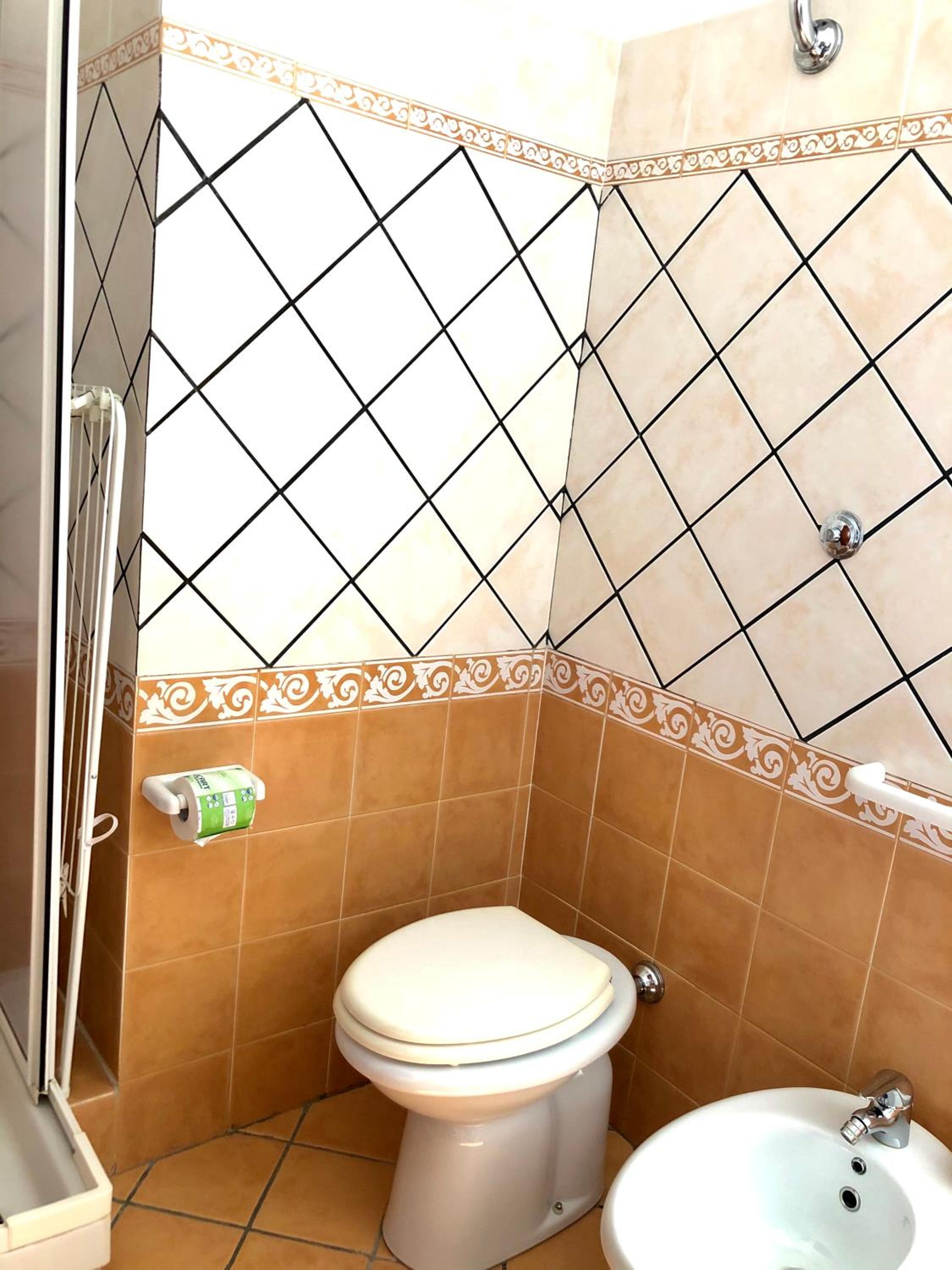 Double Room with Private External Bathroom - Photo 2