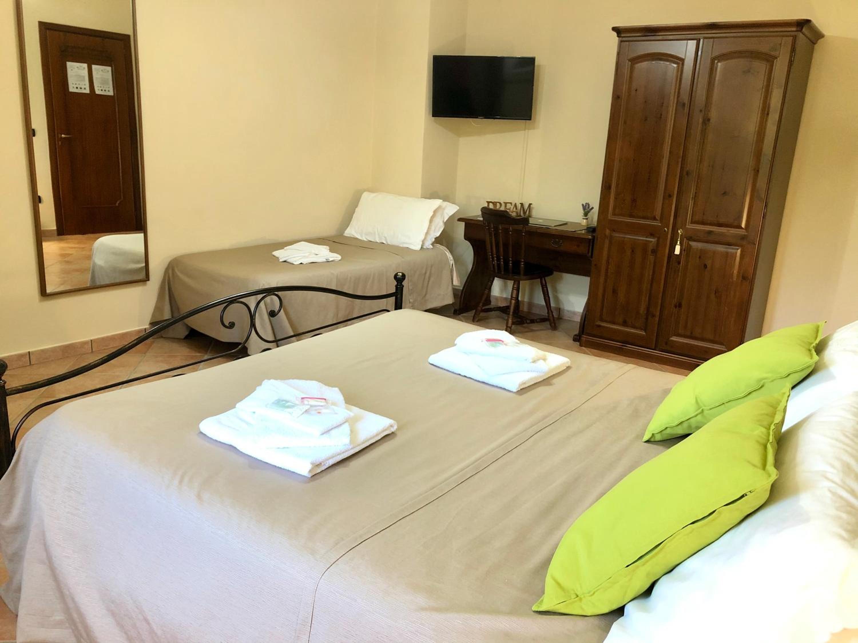 Double Room with Private External Bathroom photo 2
