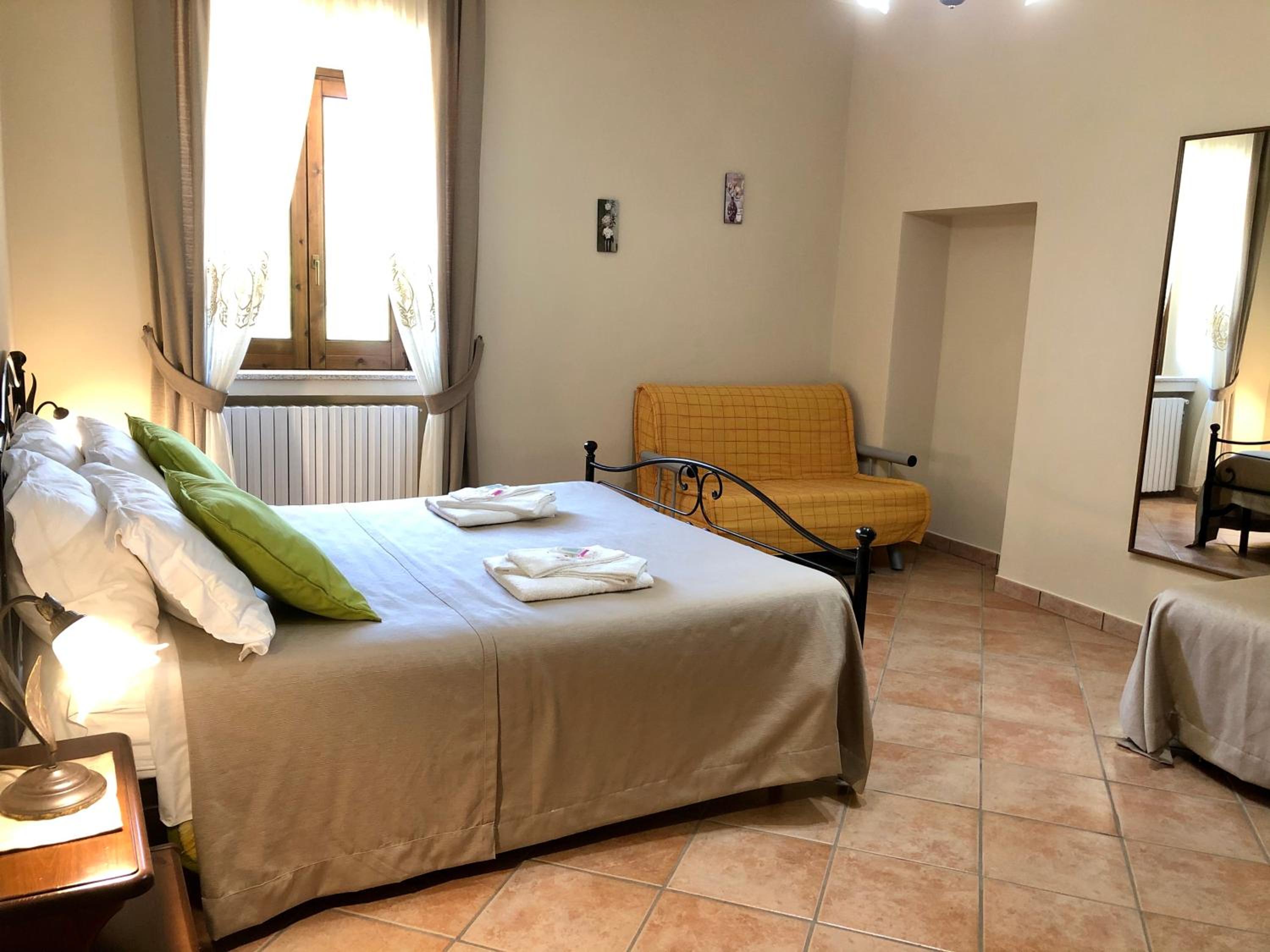 Double Room with Private External Bathroom photo 3