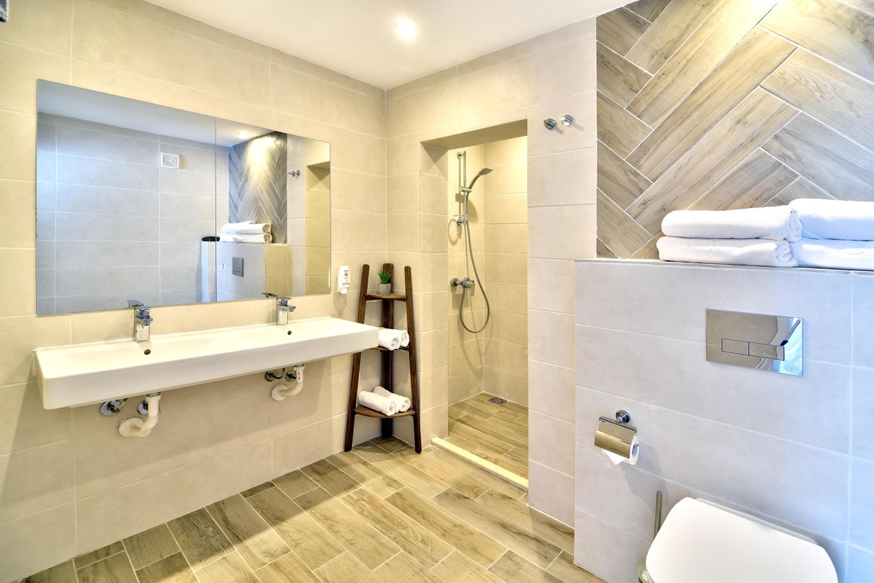 Deluxe Family Suite photo 3