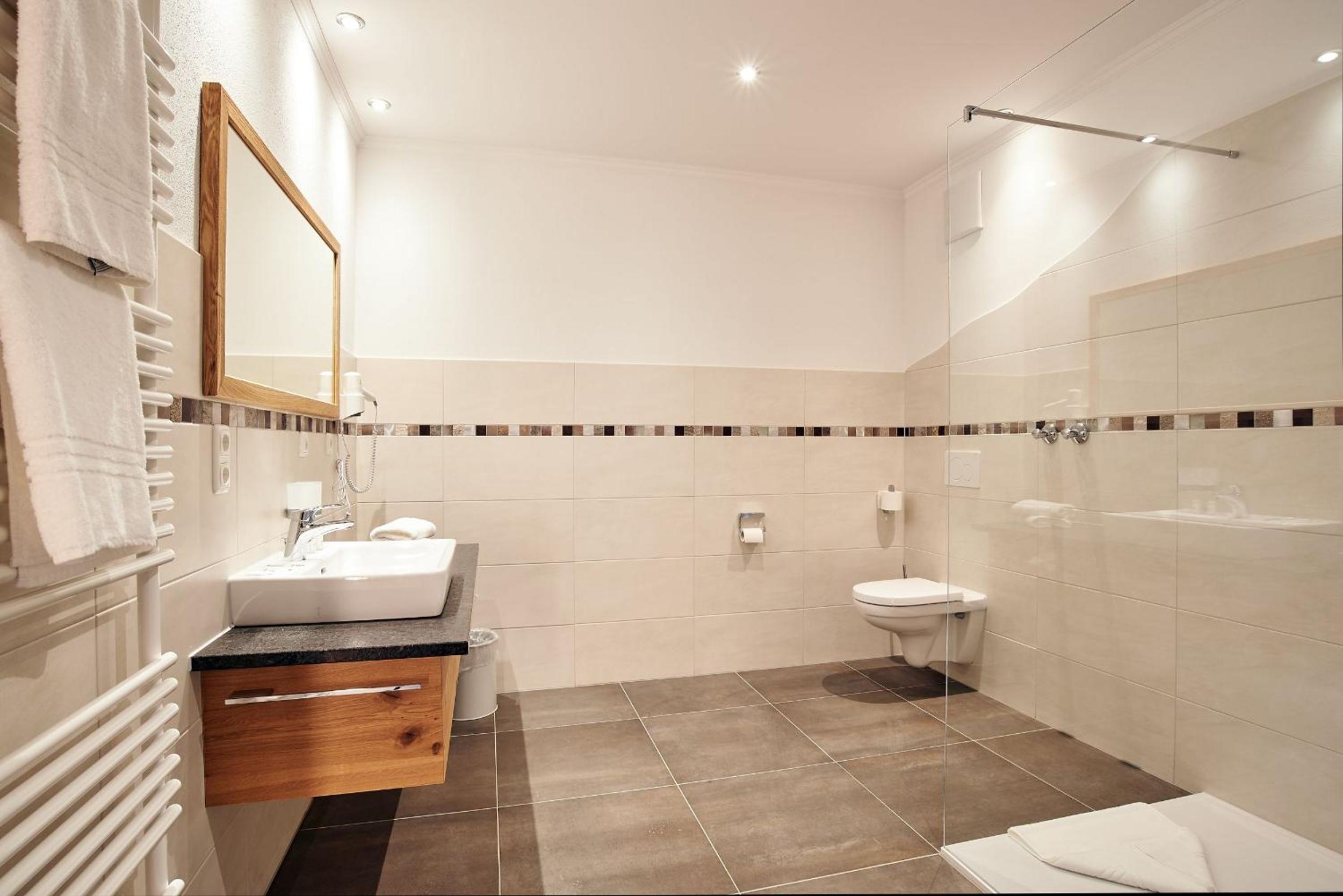 Deluxe Double Room with Balcony photo 3