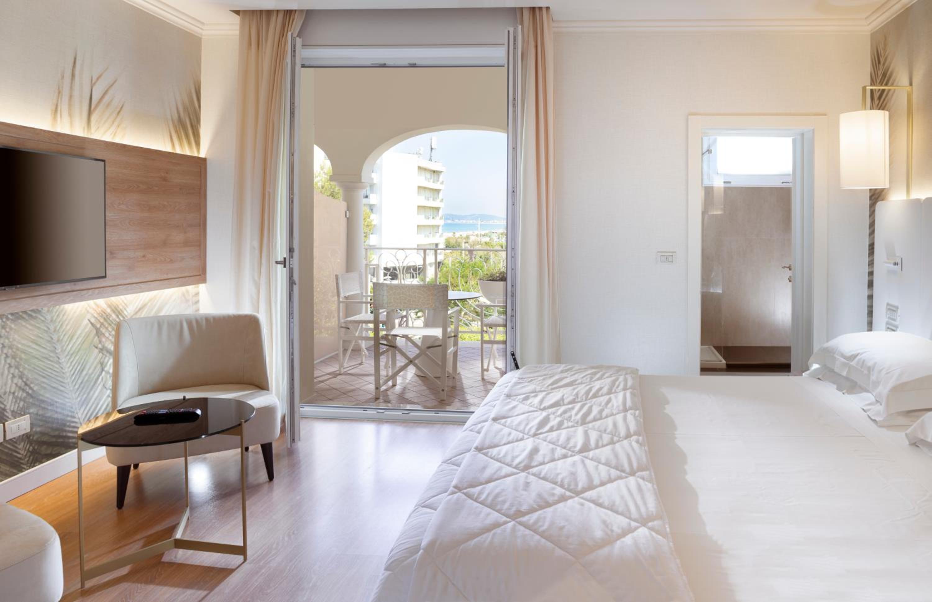 Double or Twin Room - Photo 6