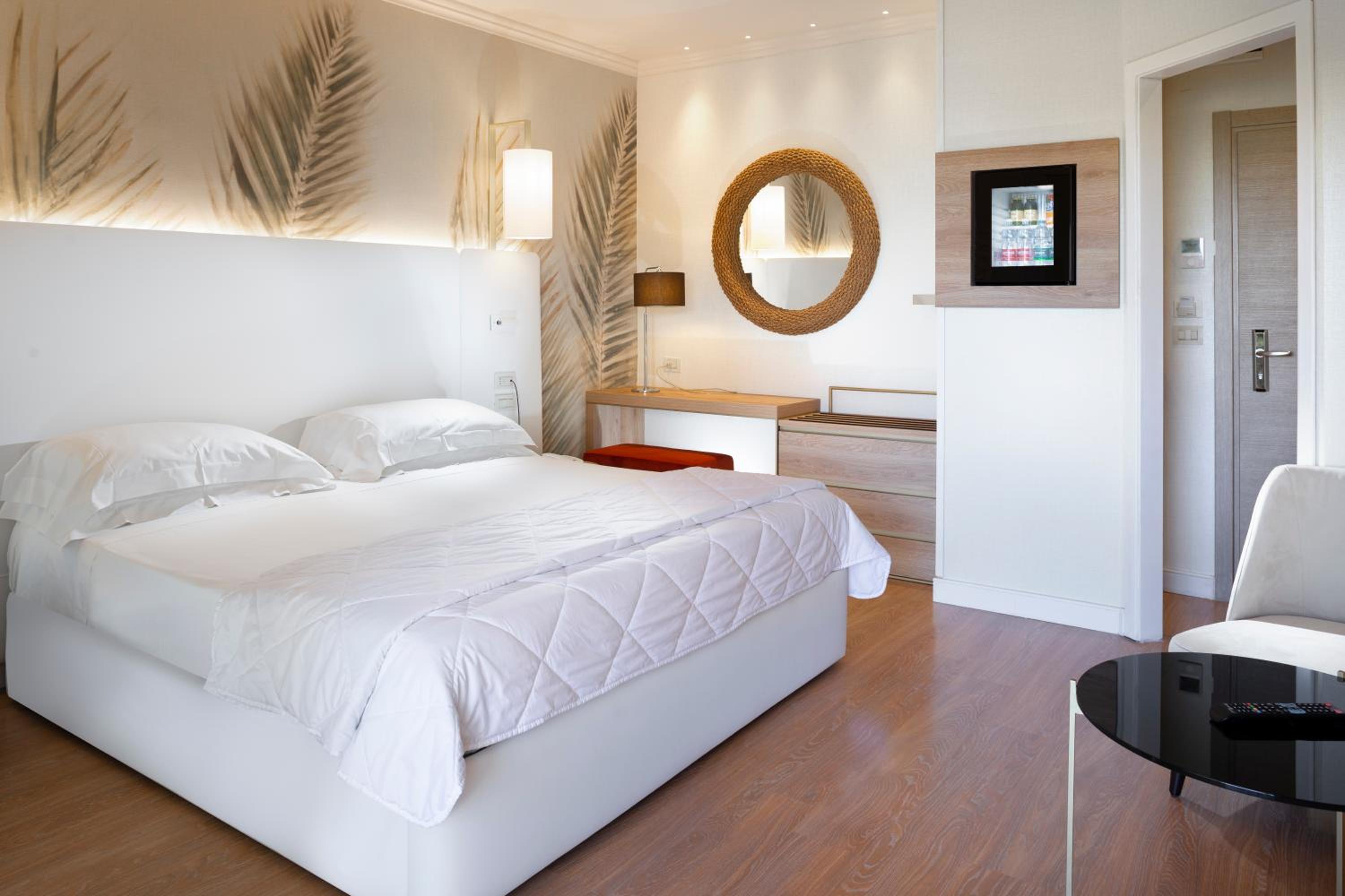 Double or Twin Room - Photo 7