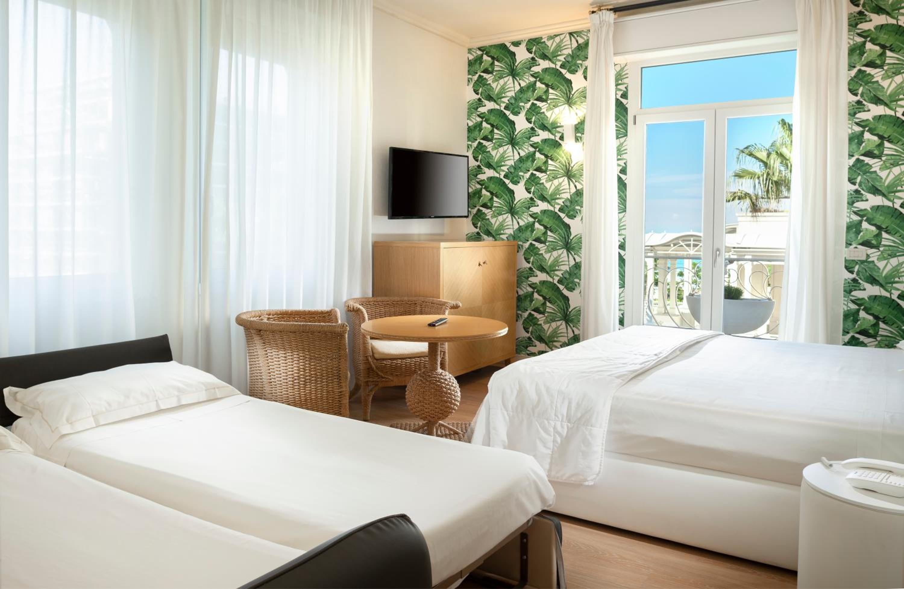 Quadruple Room - Photo 1