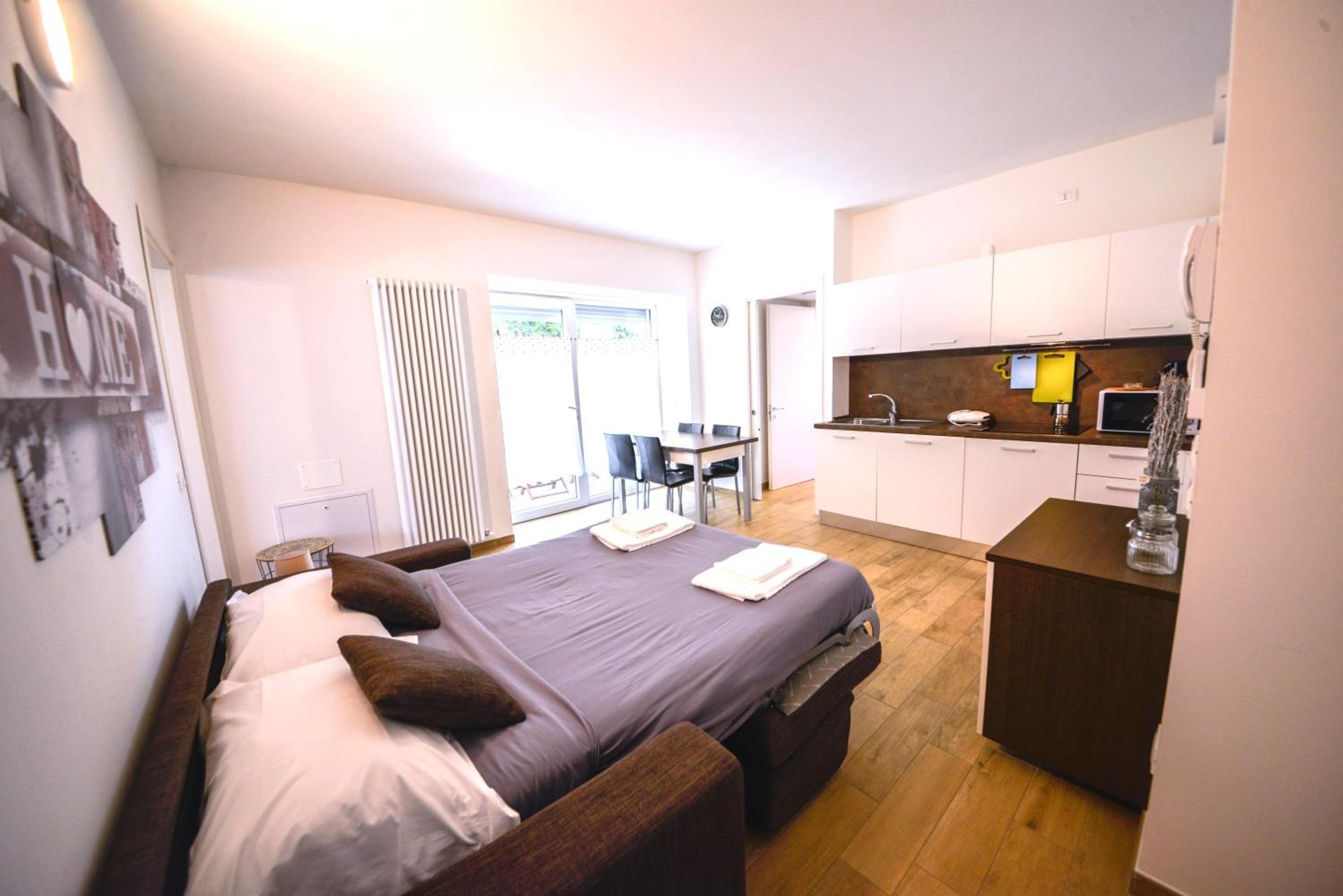 One-Bedroom Apartment photo 2