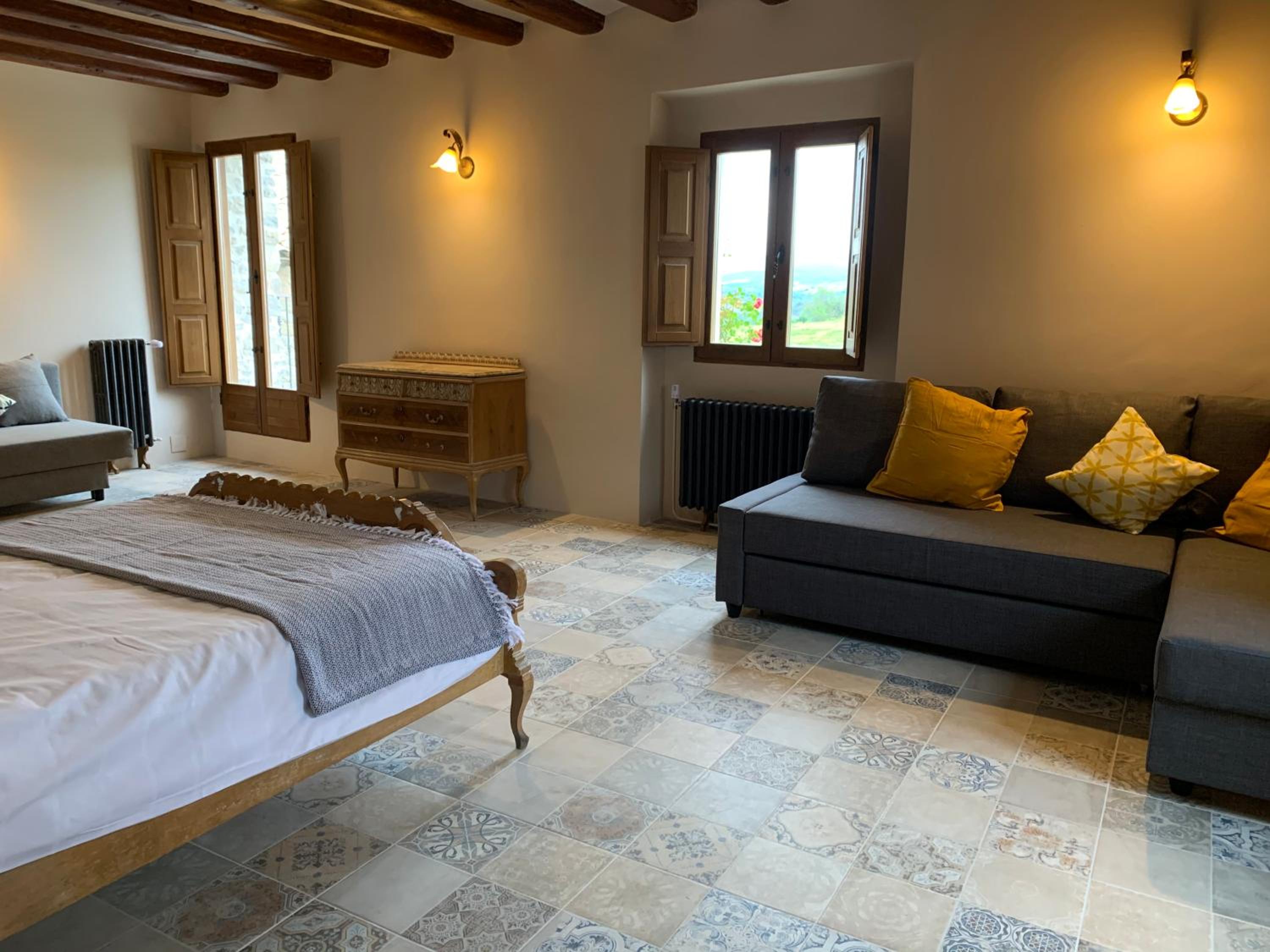 Family Suite with Balcony - Photo 7