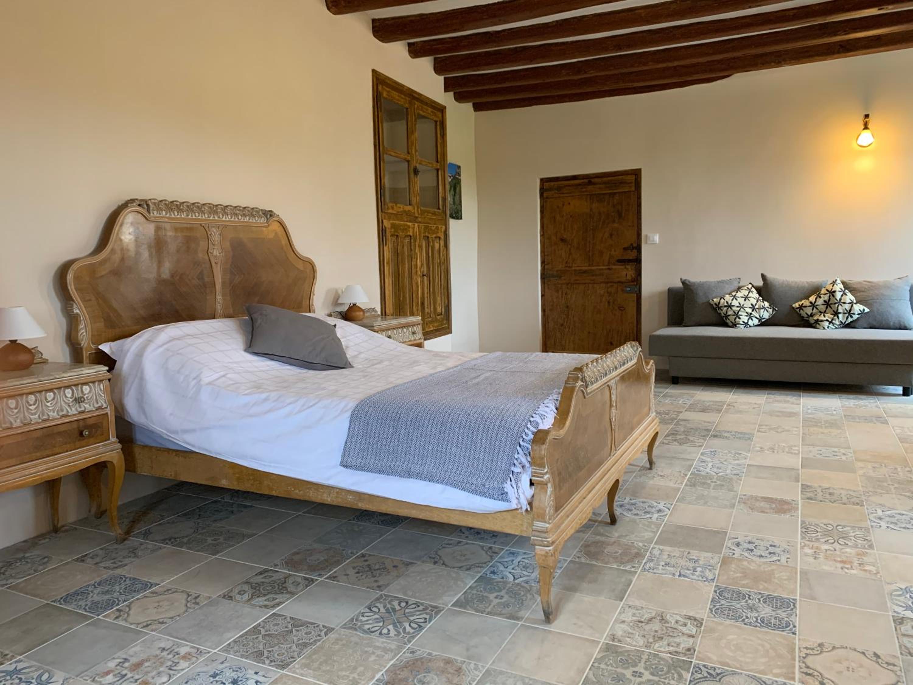 Family Suite with Balcony - Photo 6