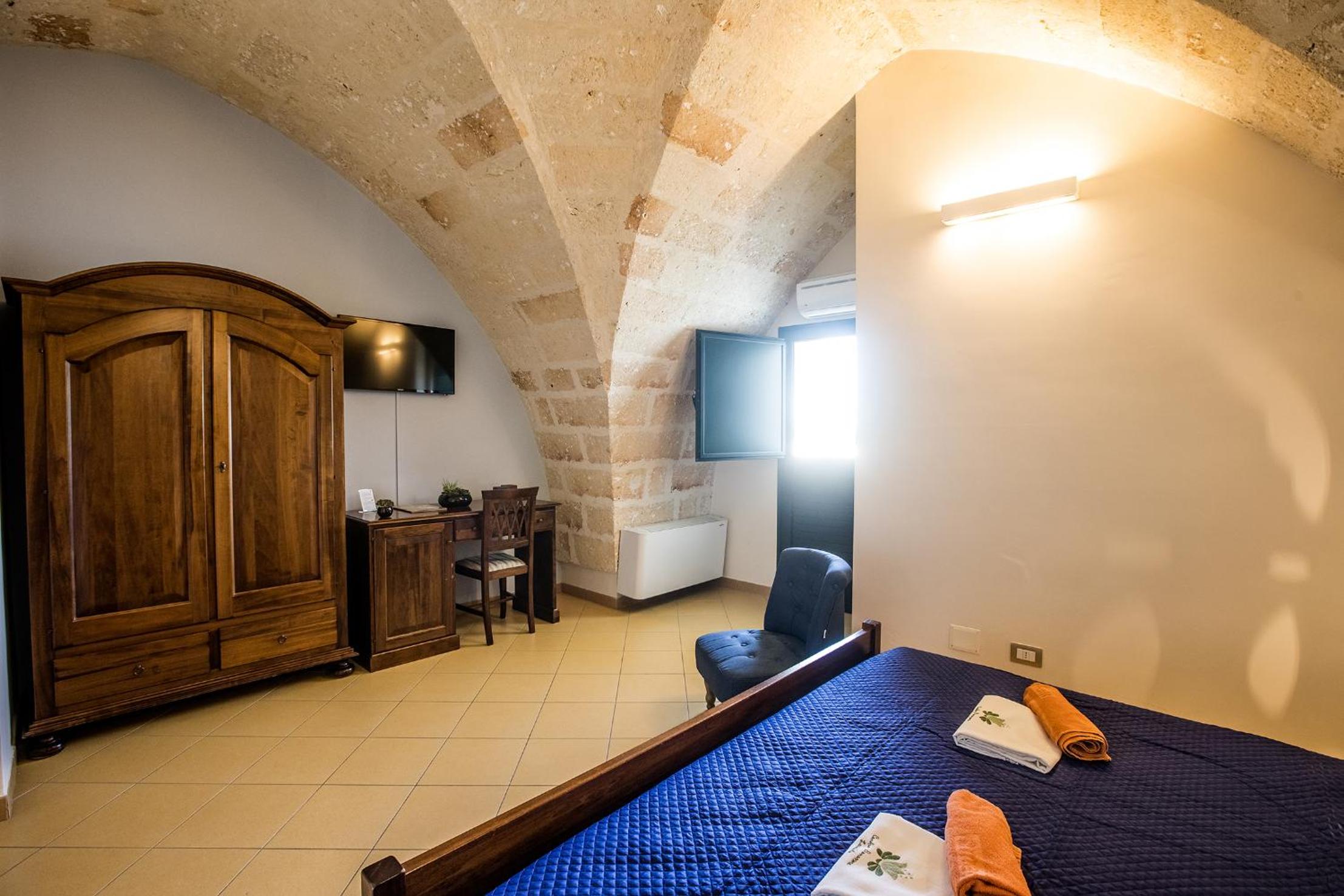 Double Room - Photo 15
