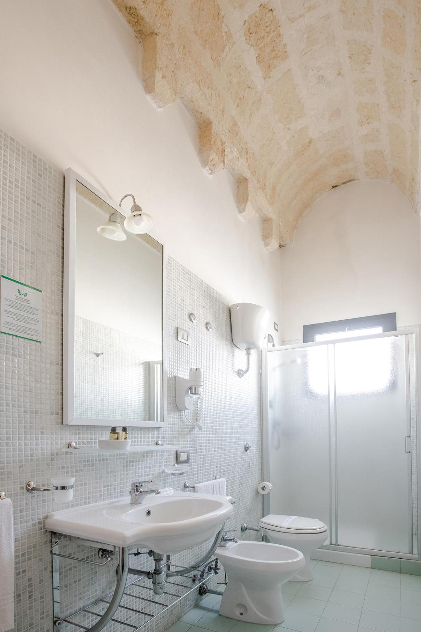 Triple Room - Photo 6