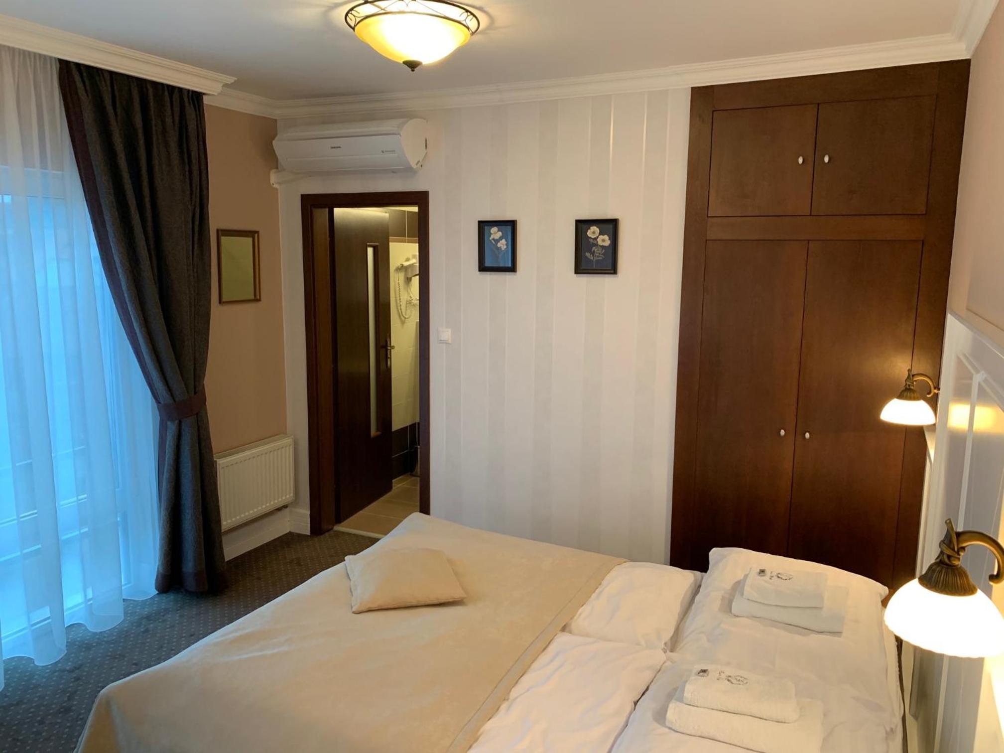 Large Double Room - Photo 2