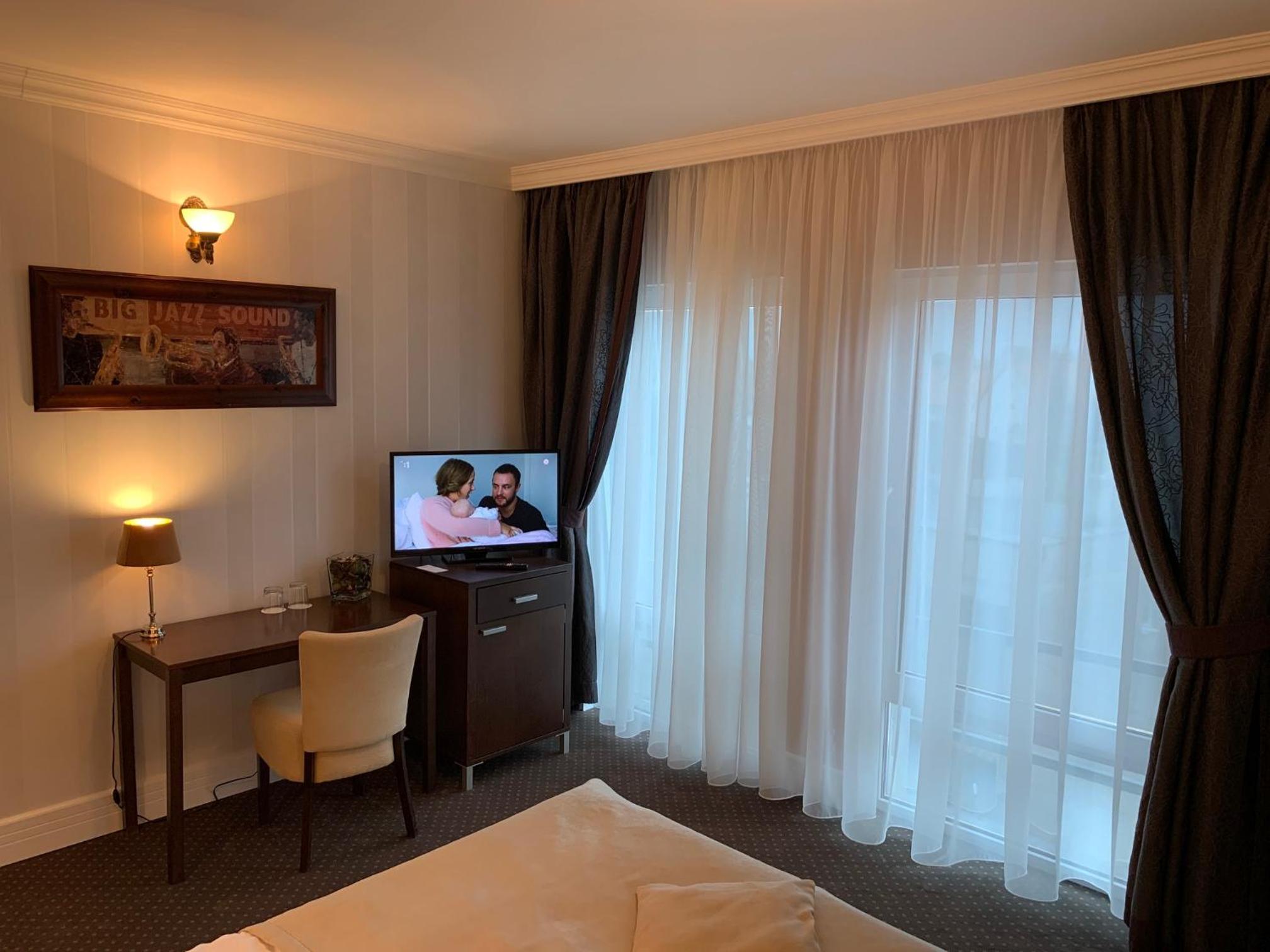 Large Double Room - Photo 11