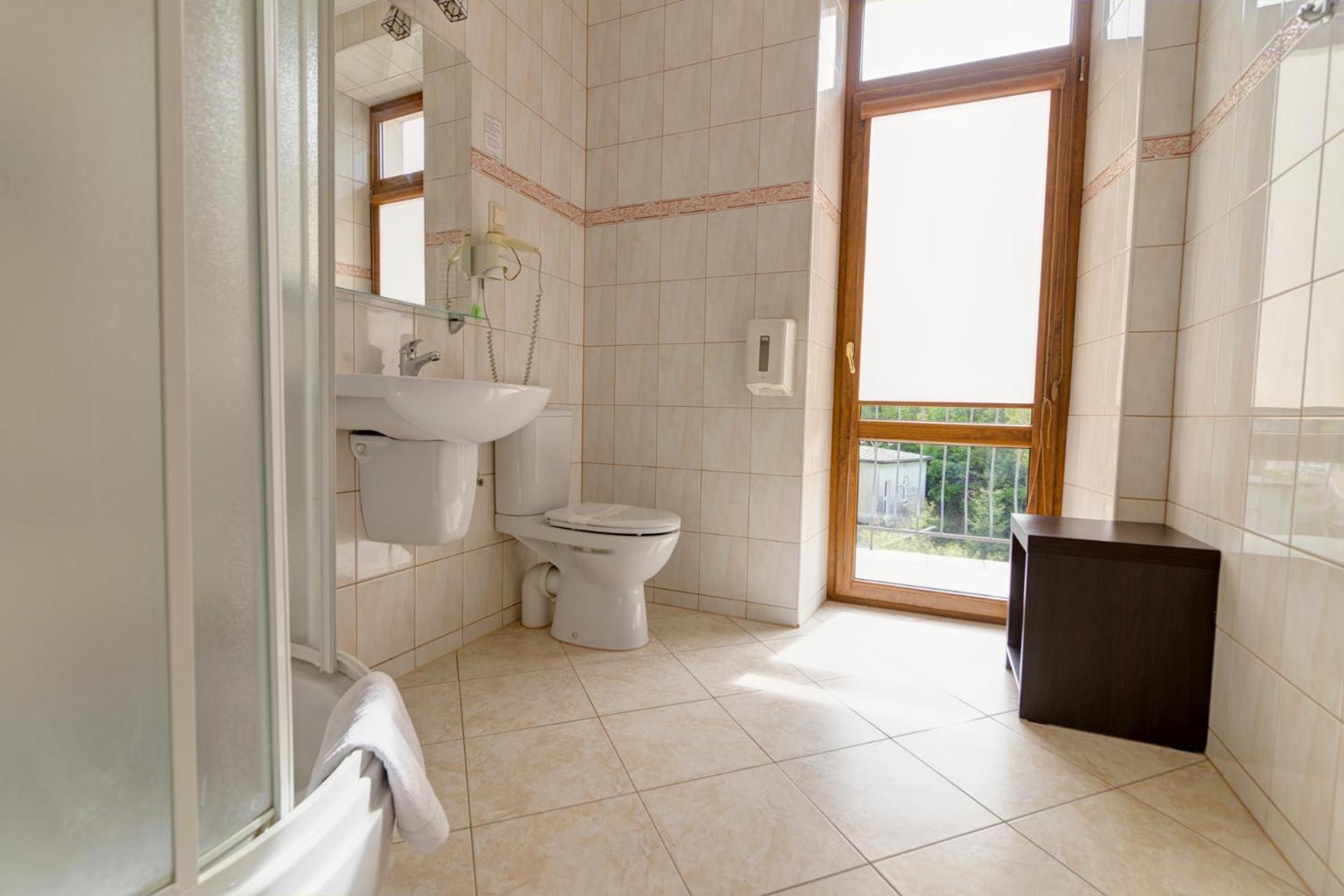 Deluxe Suite - Photo 6