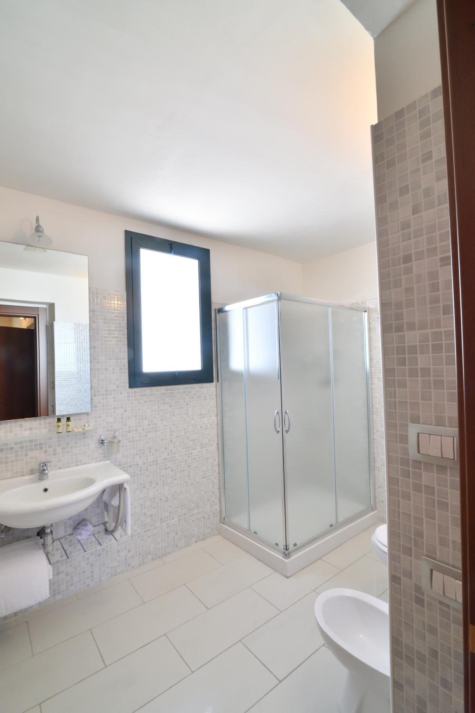 One-Bedroom Apartment (3 Adults) photo 3