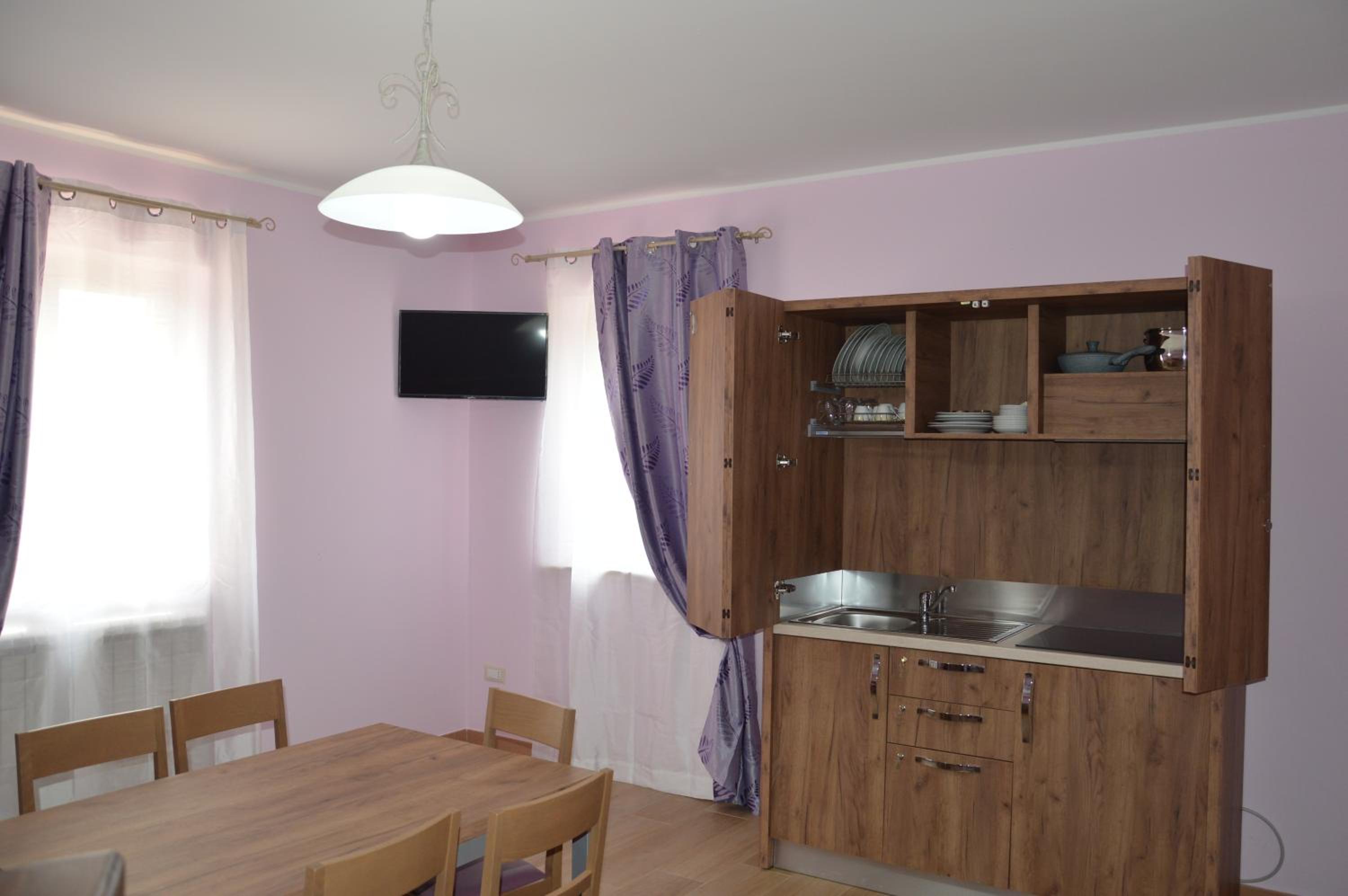 Apartment with Mountain View - Photo 7
