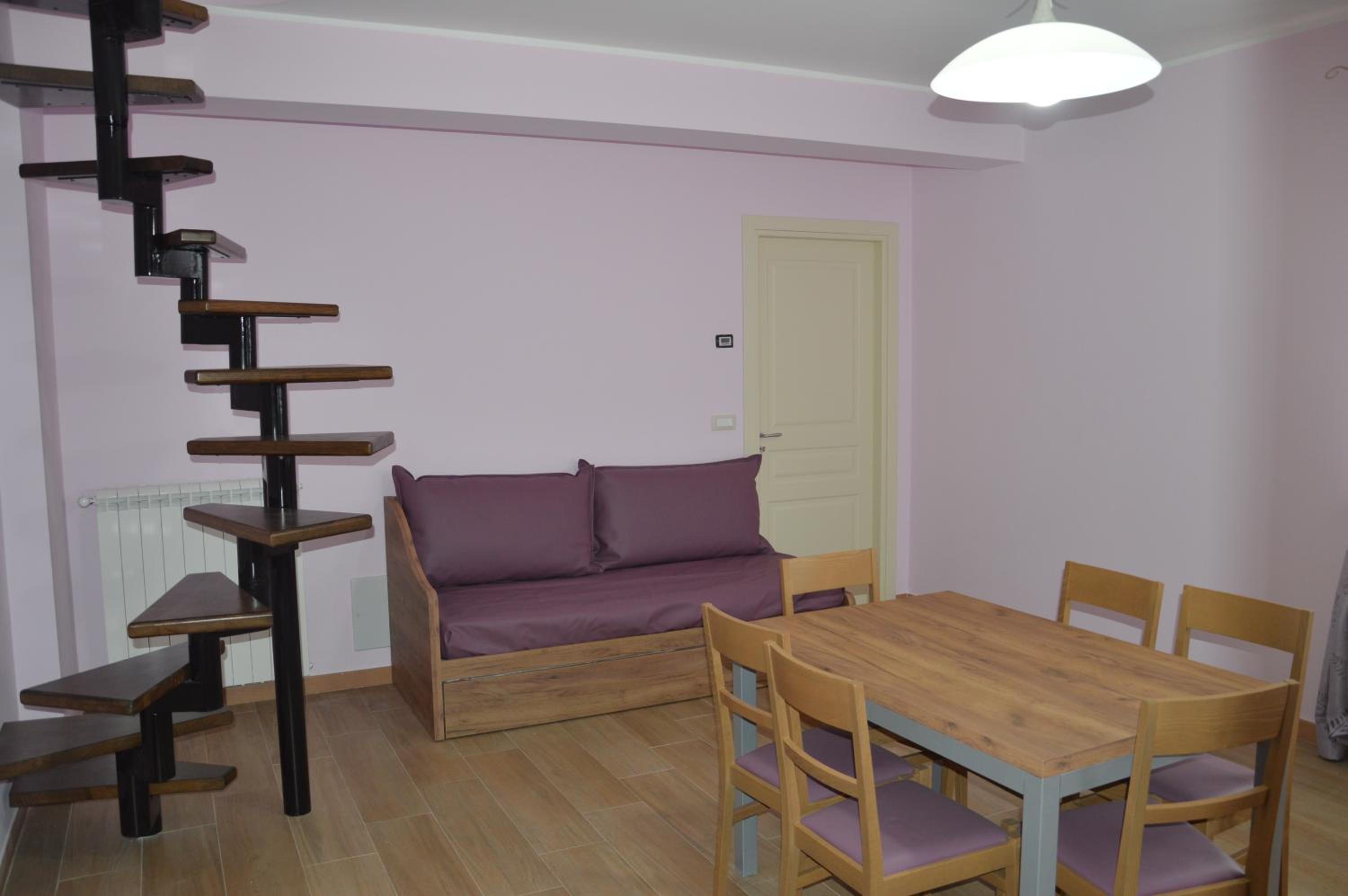 Apartment with Mountain View - Photo 4