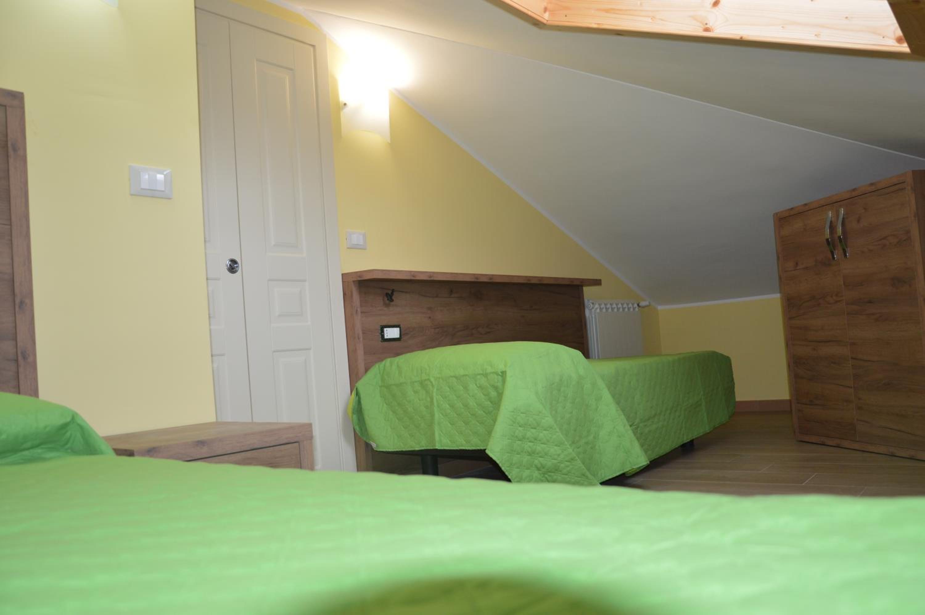 Apartment - Split Level - Photo 19