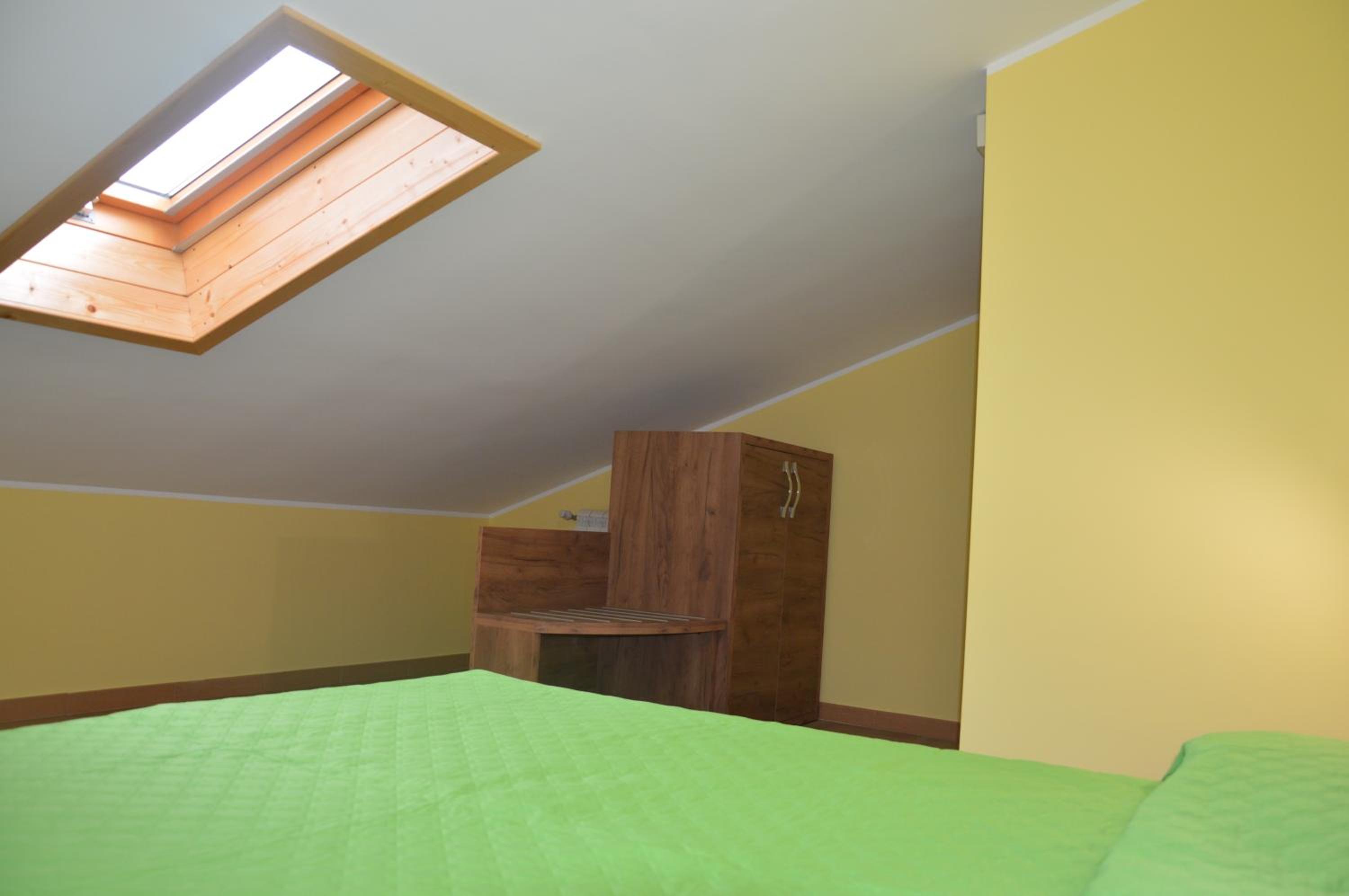 Apartment - Split Level - Photo 24