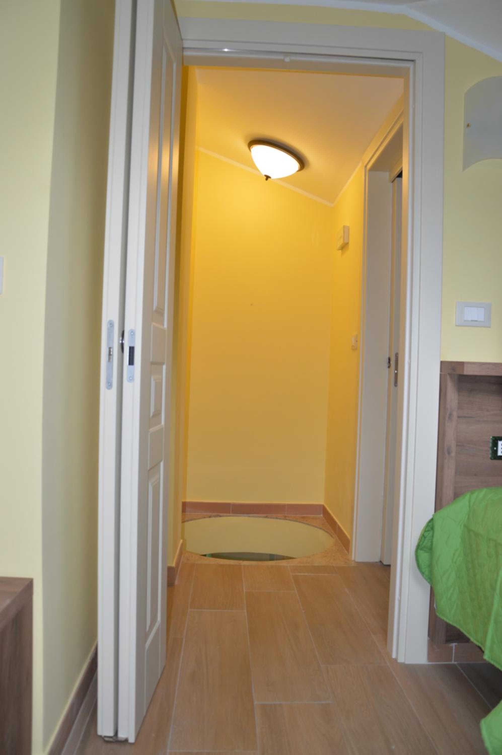 Apartment - Split Level - Photo 21