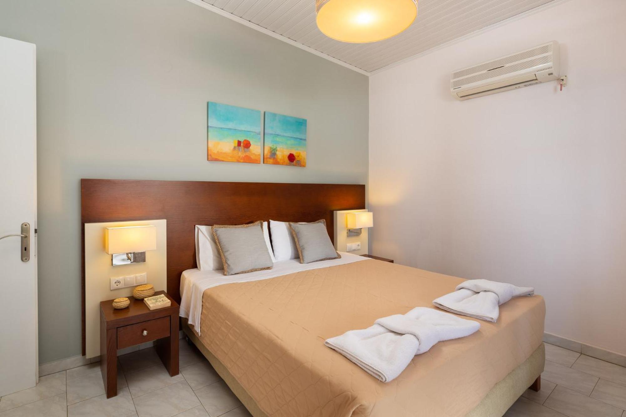 Double or Twin Room with Mountain View