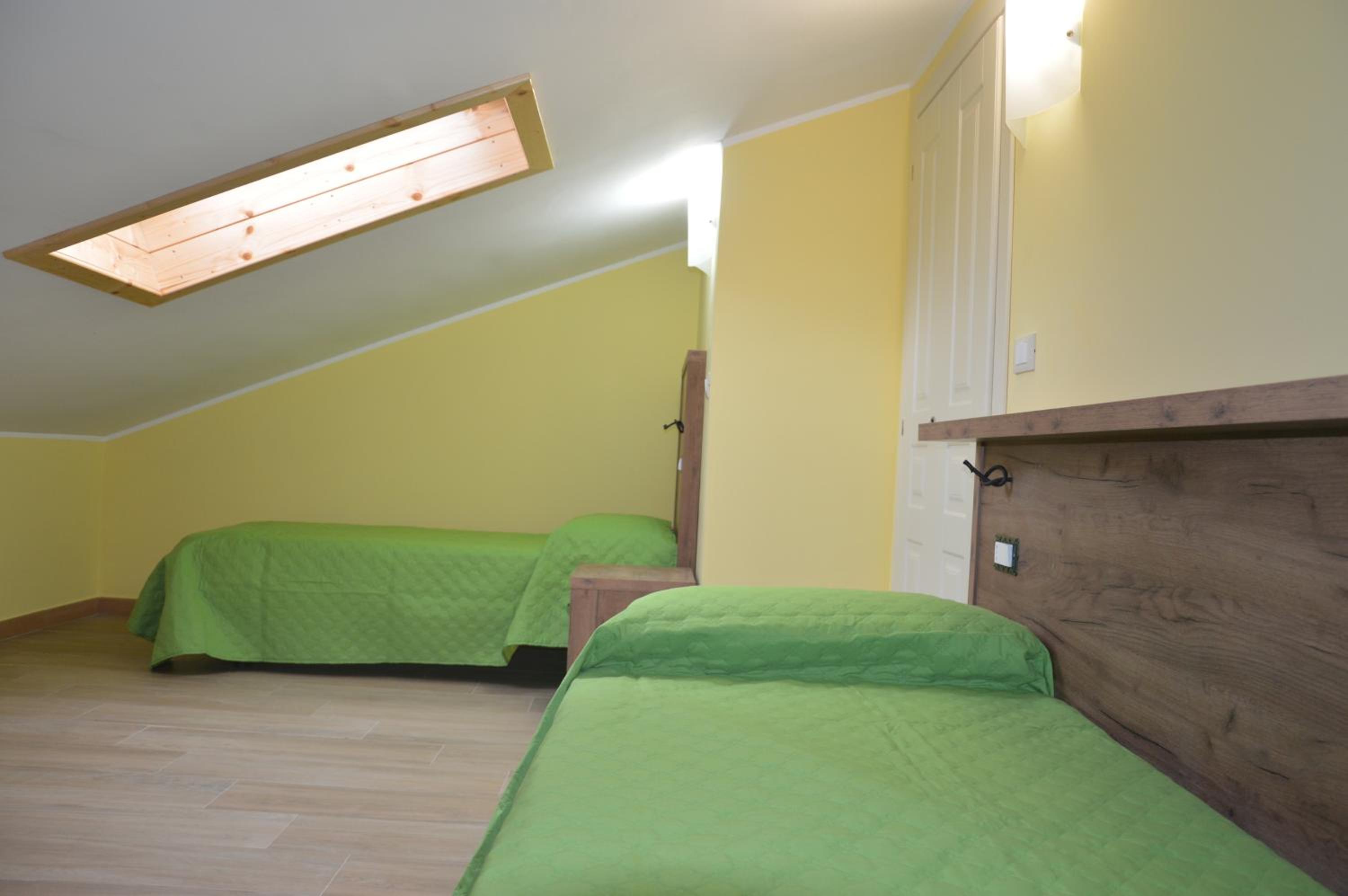 Apartment - Split Level - Photo 18