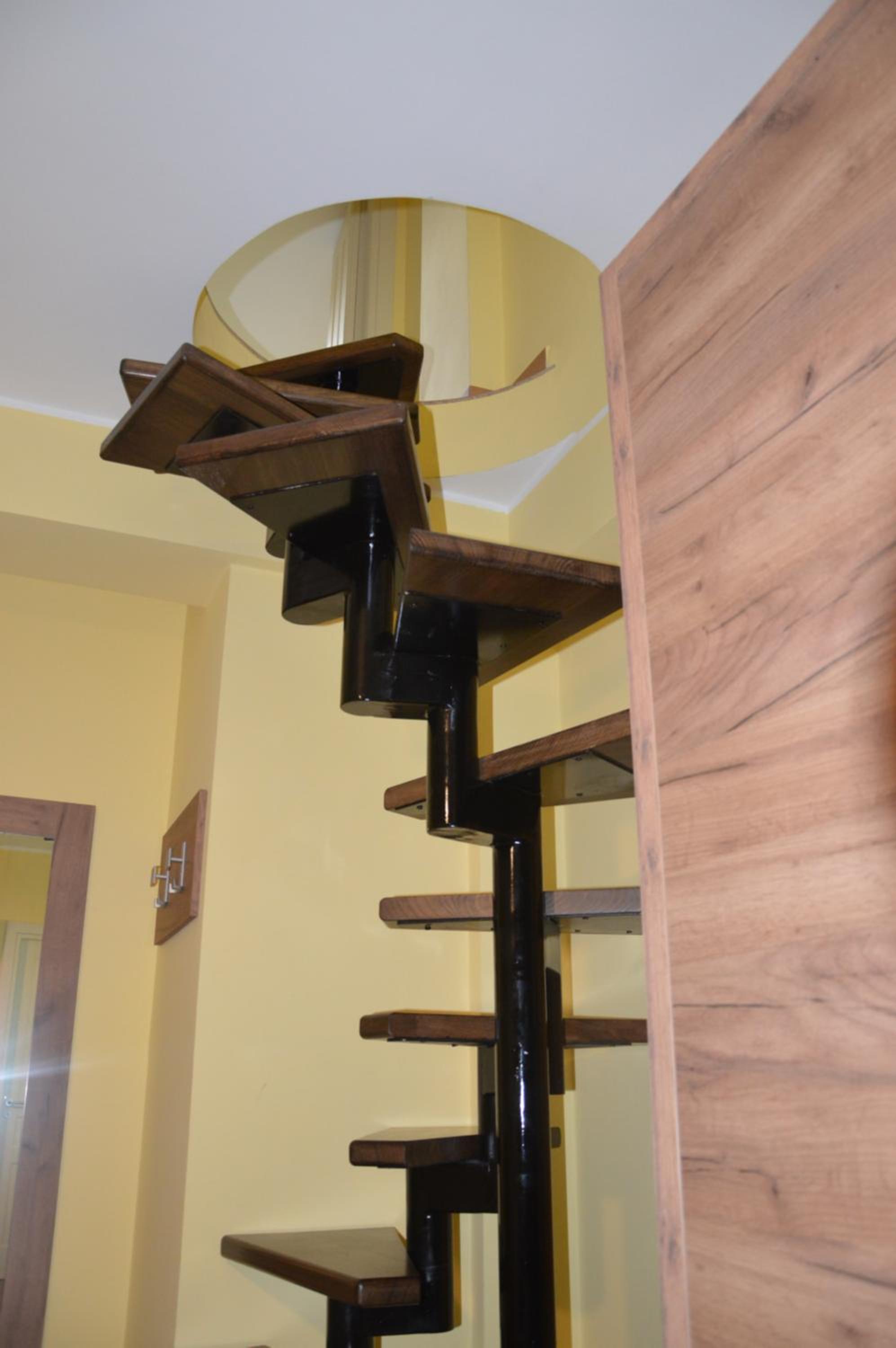 Apartment - Split Level - Photo 28