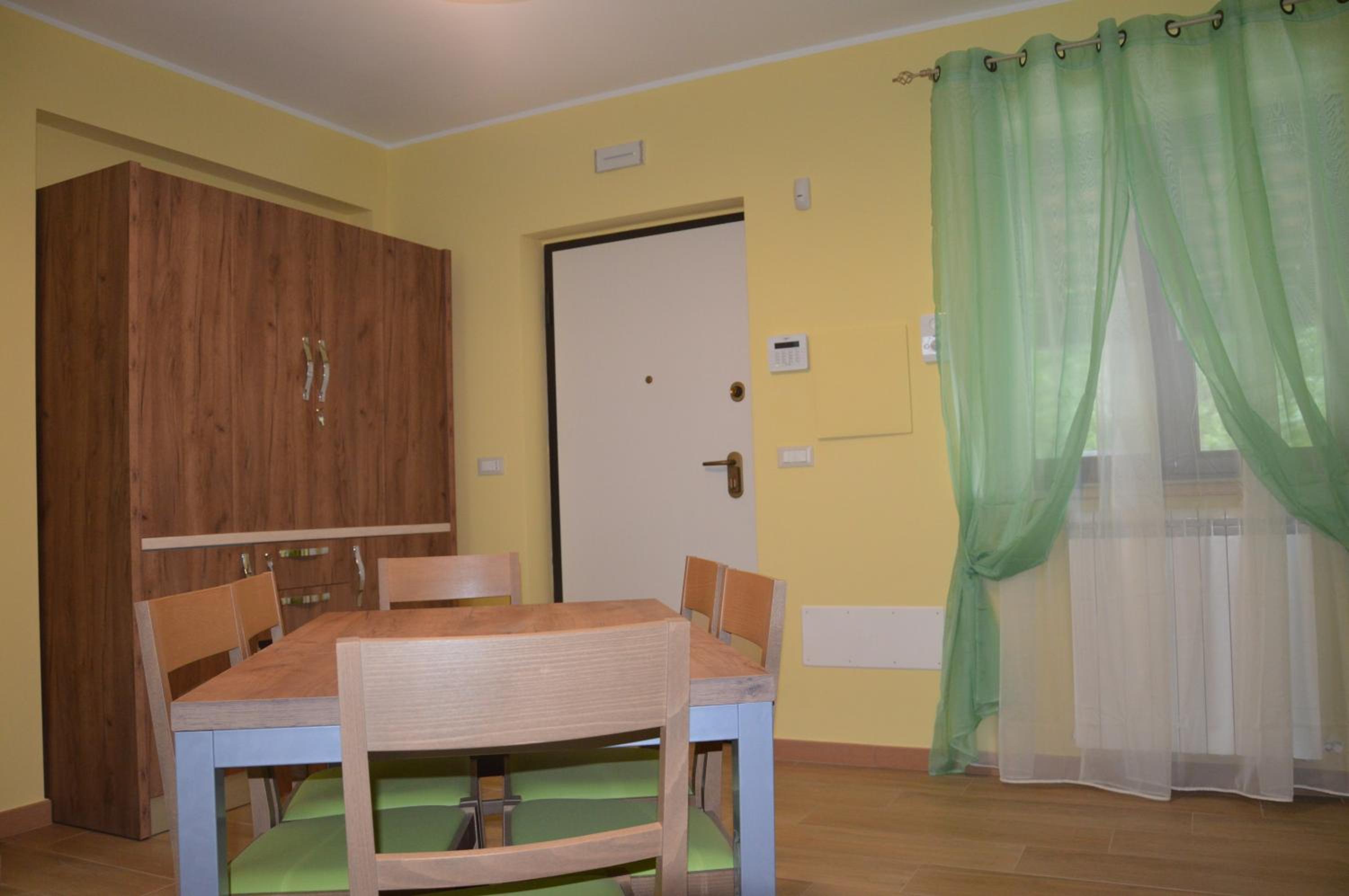 Apartment - Split Level - Photo 8