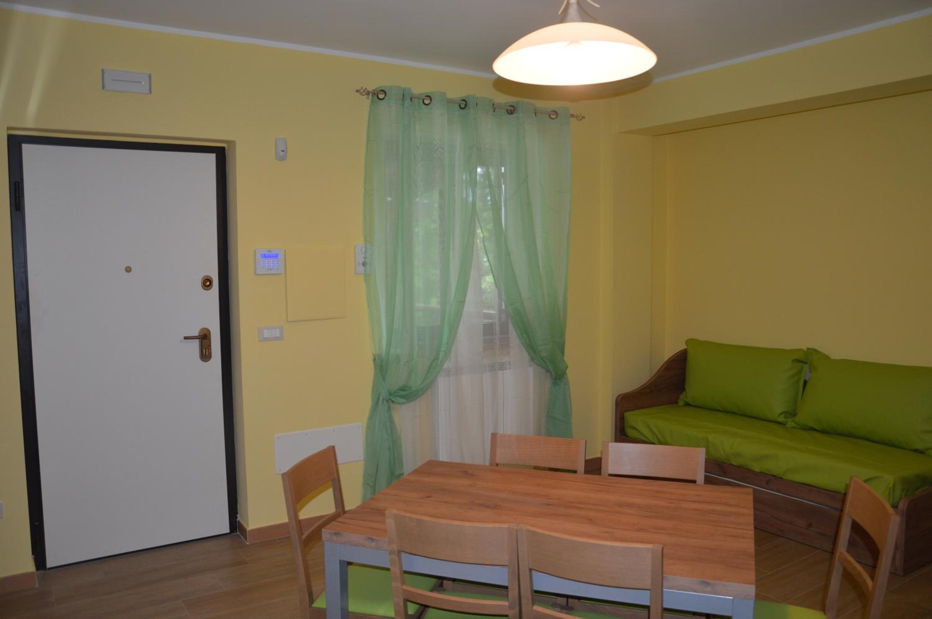 Apartment - Split Level - Photo 10