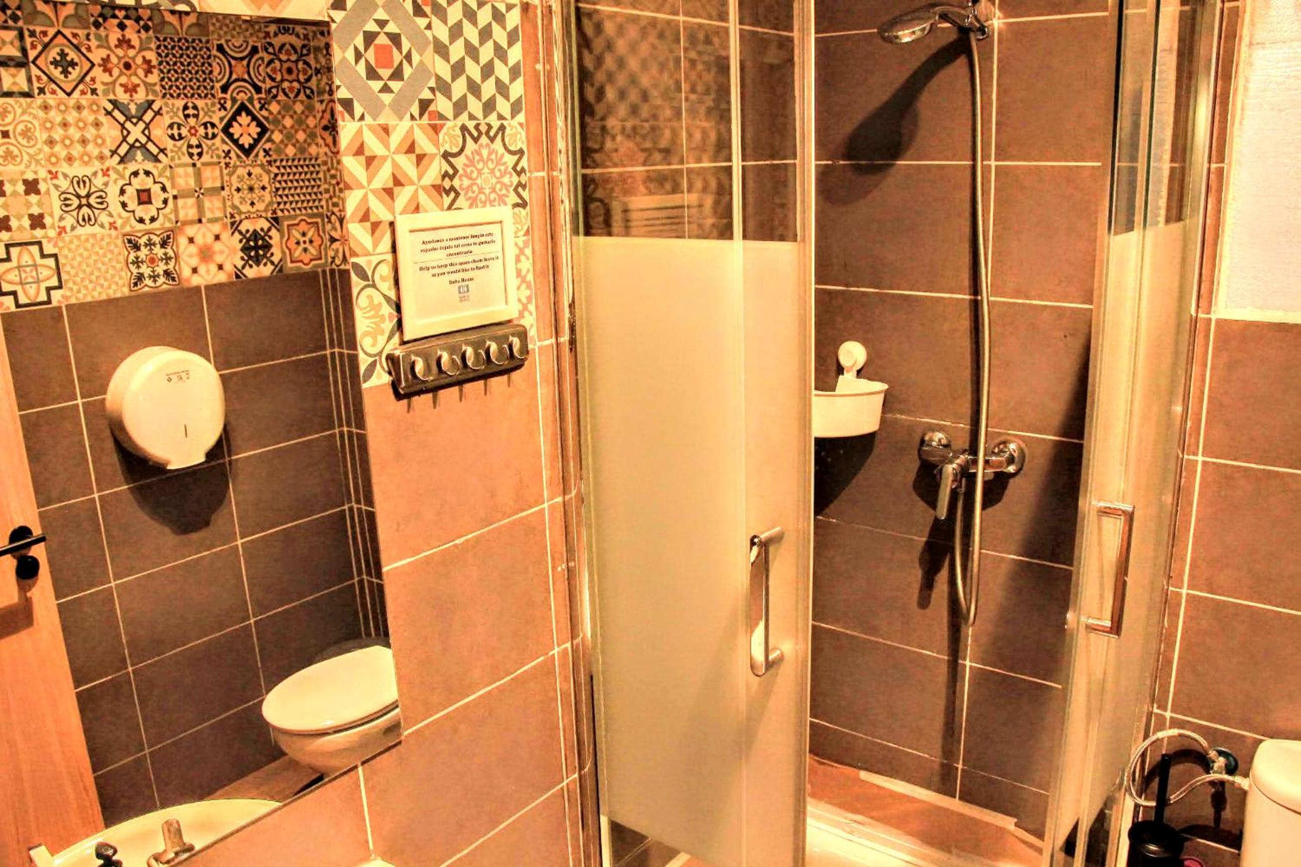 Single Room With Shared Bathroom photo 2