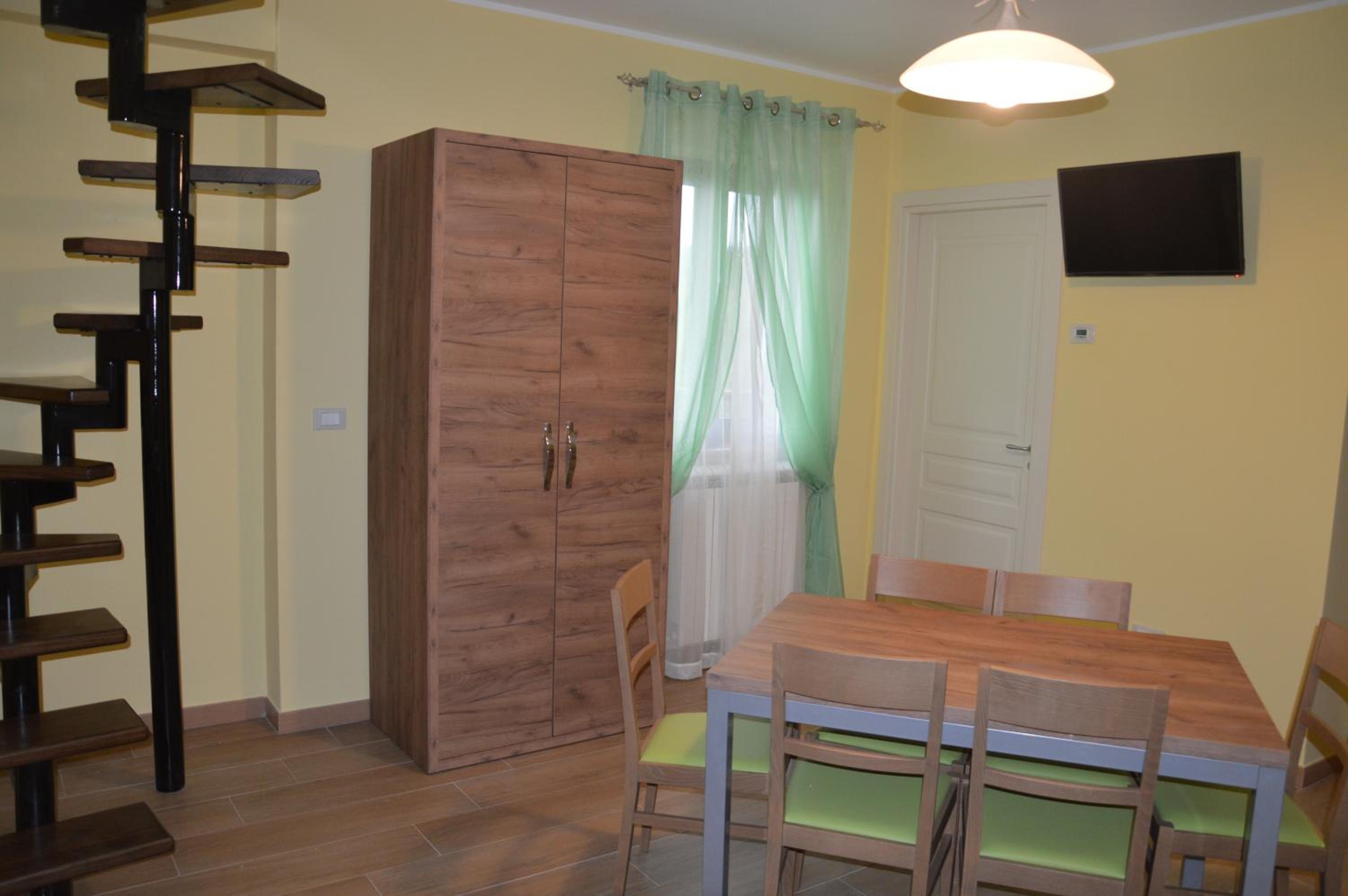 Apartment - Split Level - Photo 33