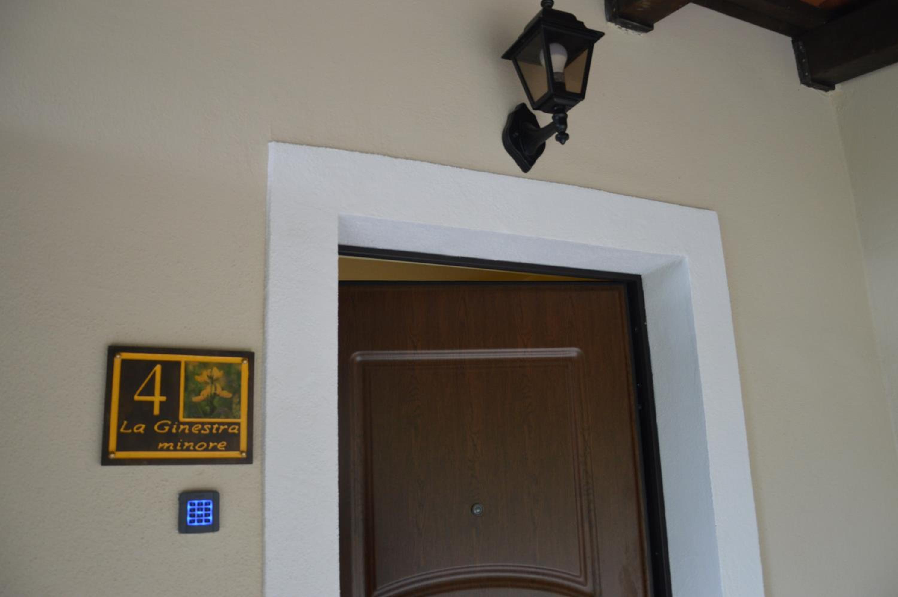Apartment - Split Level - Photo 4