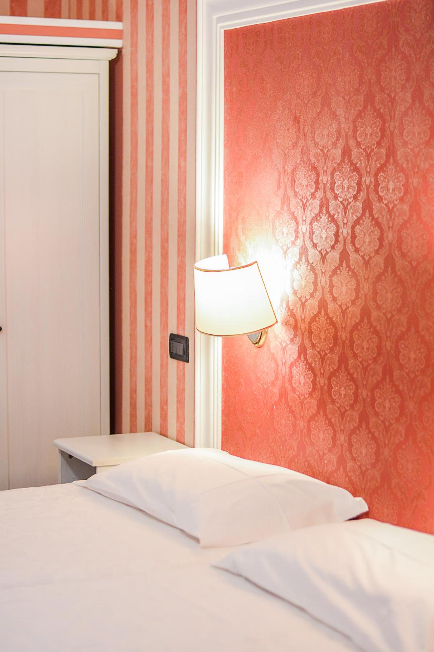Classic Double Room - Photo 5