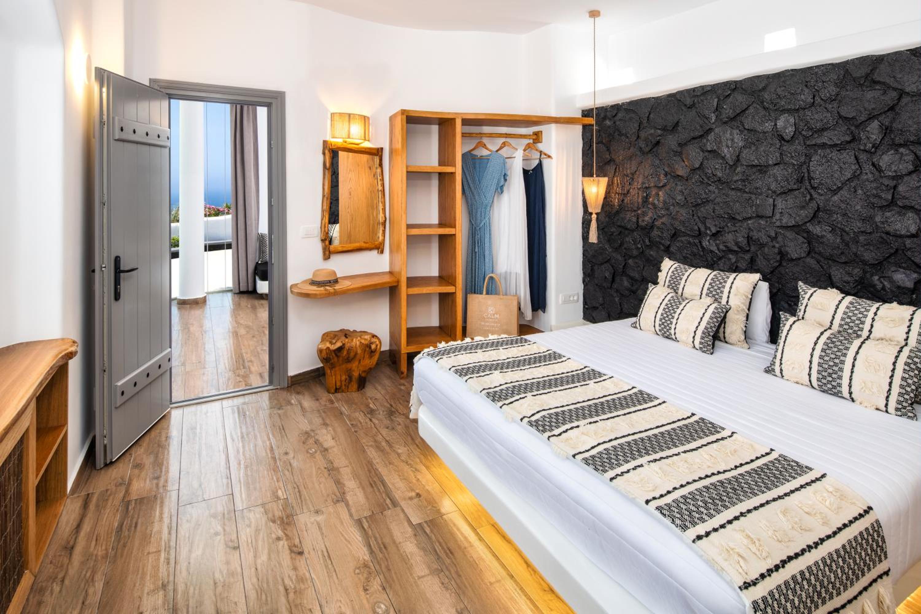 Suite with Cave Pool photo 3